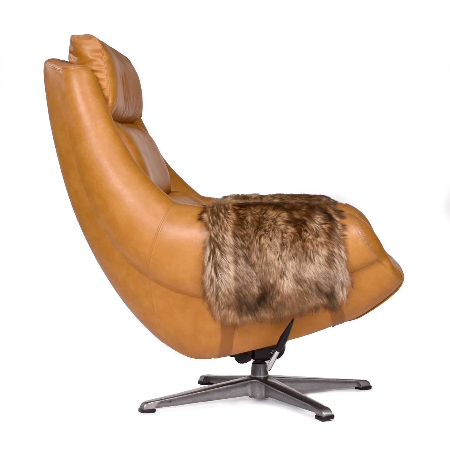 American Mid-Century Modern 1970s Swivel Pod Chair Recliner with Faux Fur Arms For Sale