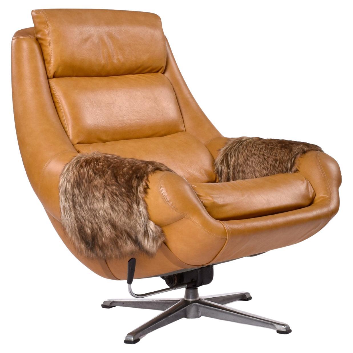 Mid-Century Modern 1970s Swivel Pod Chair Recliner with Faux Fur Arms For Sale
