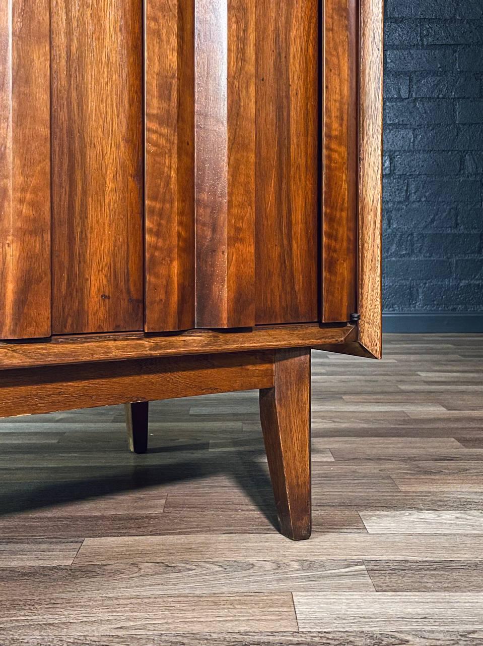 Libreria Hutch in legno di noce 