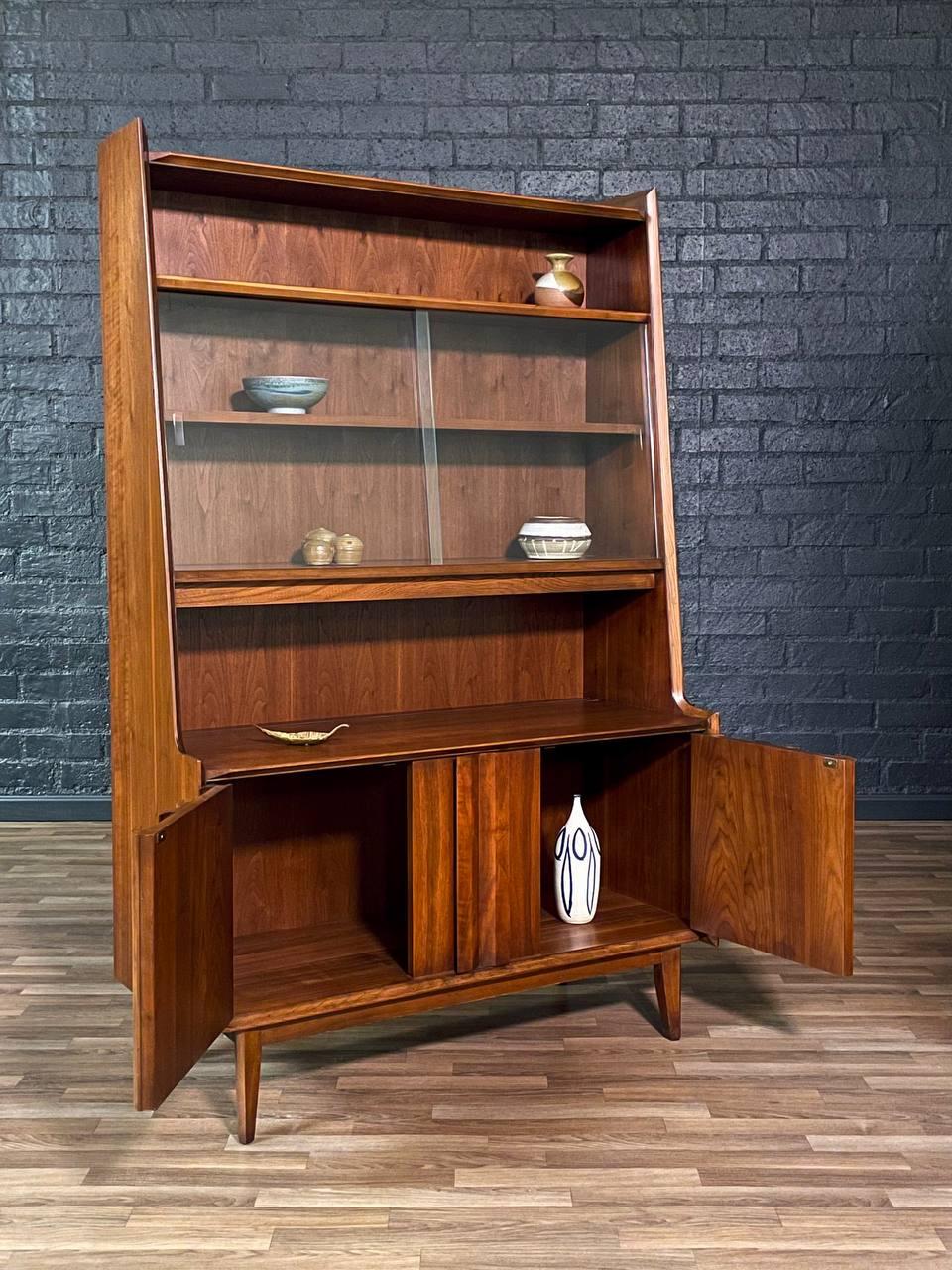 Mid-Century moderno Libreria Hutch in legno di noce 
