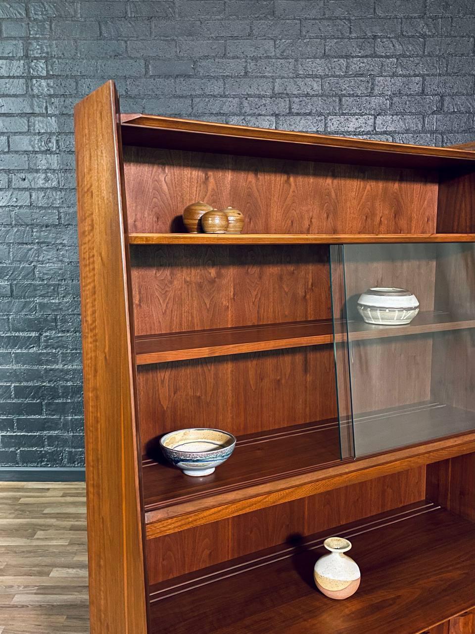 Libreria Hutch in legno di noce 