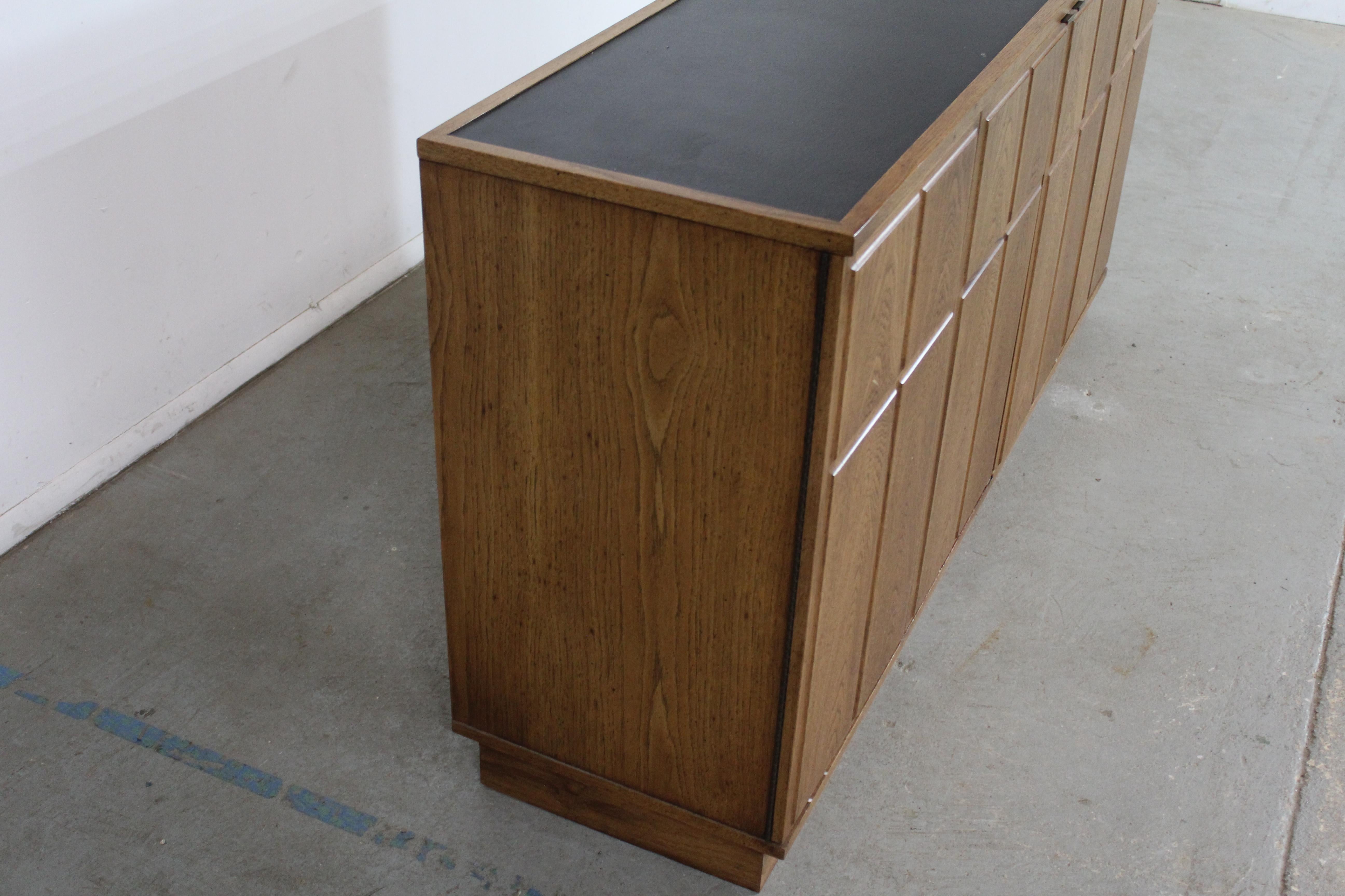 The Modern Modern 2 Door Credenza/Sideboard by Founders Bon état - En vente à Wilmington, DE