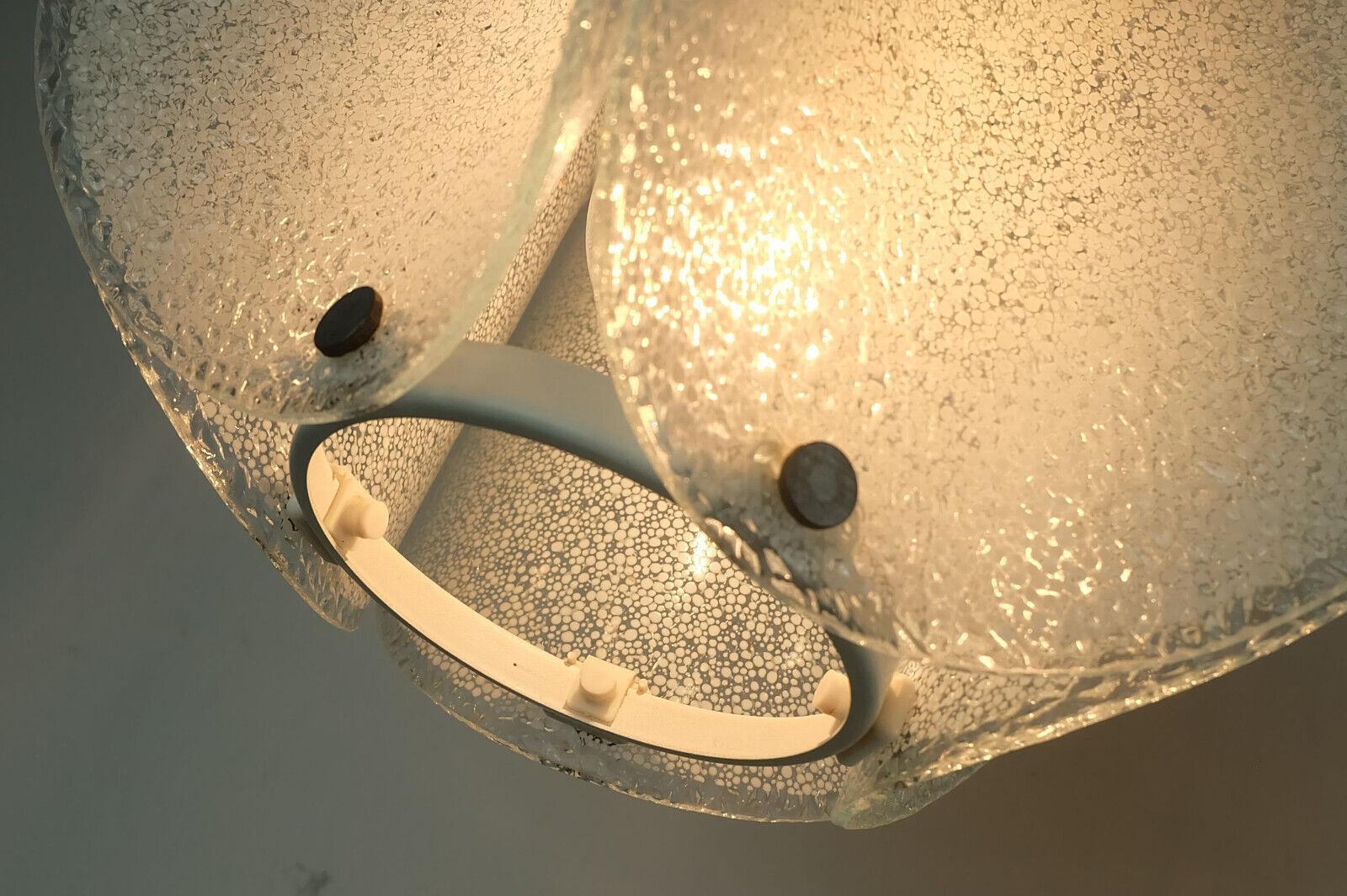 Milieu du XXe siècle PENDANT-LAMP moderne du milieu du siècle dernier en verre de glace à 2 feux 1960s 70s en vente