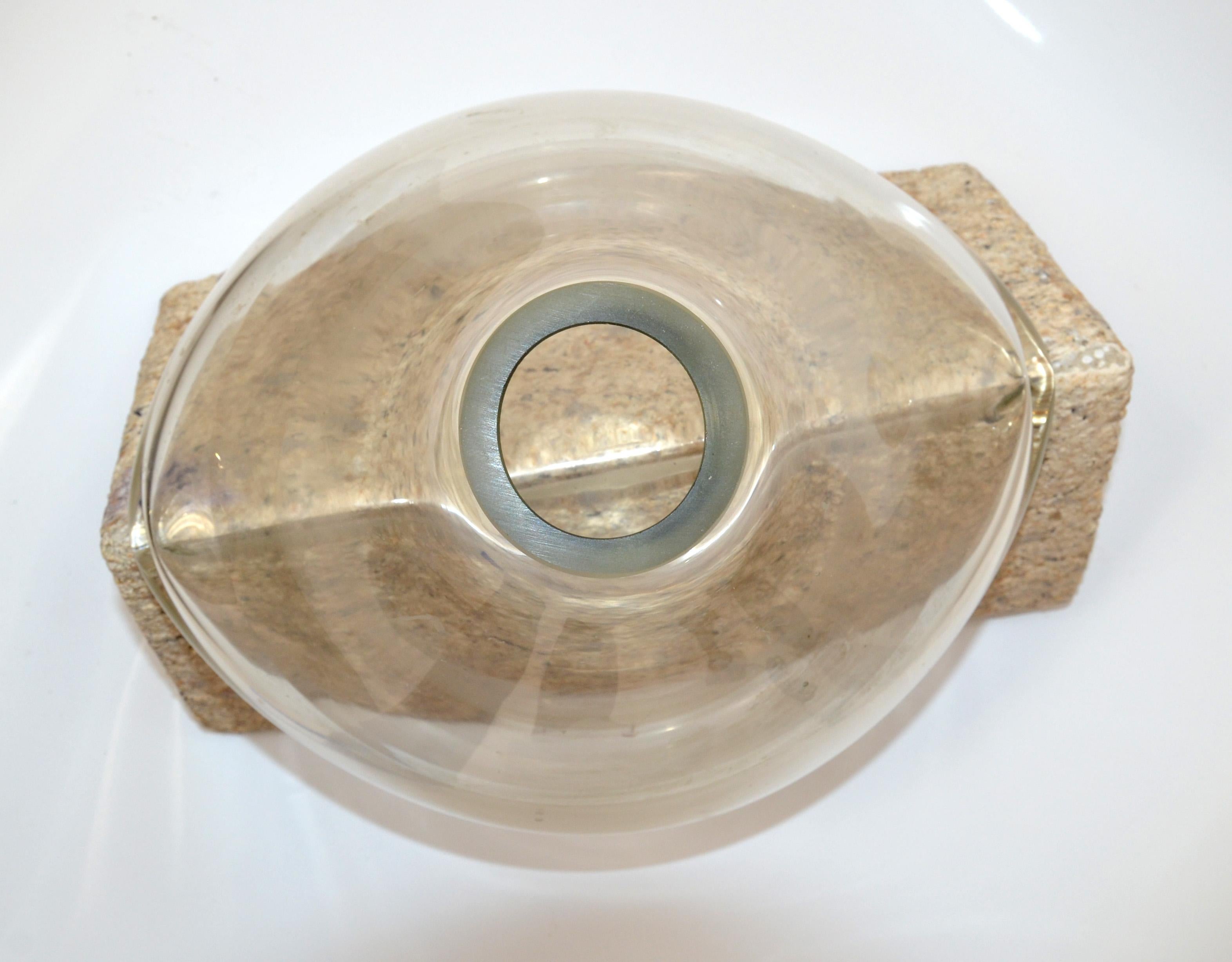 Vaso scultoreo in vetro soffiato di metà secolo moderno in 2 pezzi con forma a triangolo A. Stone In condizioni buone in vendita a Miami, FL