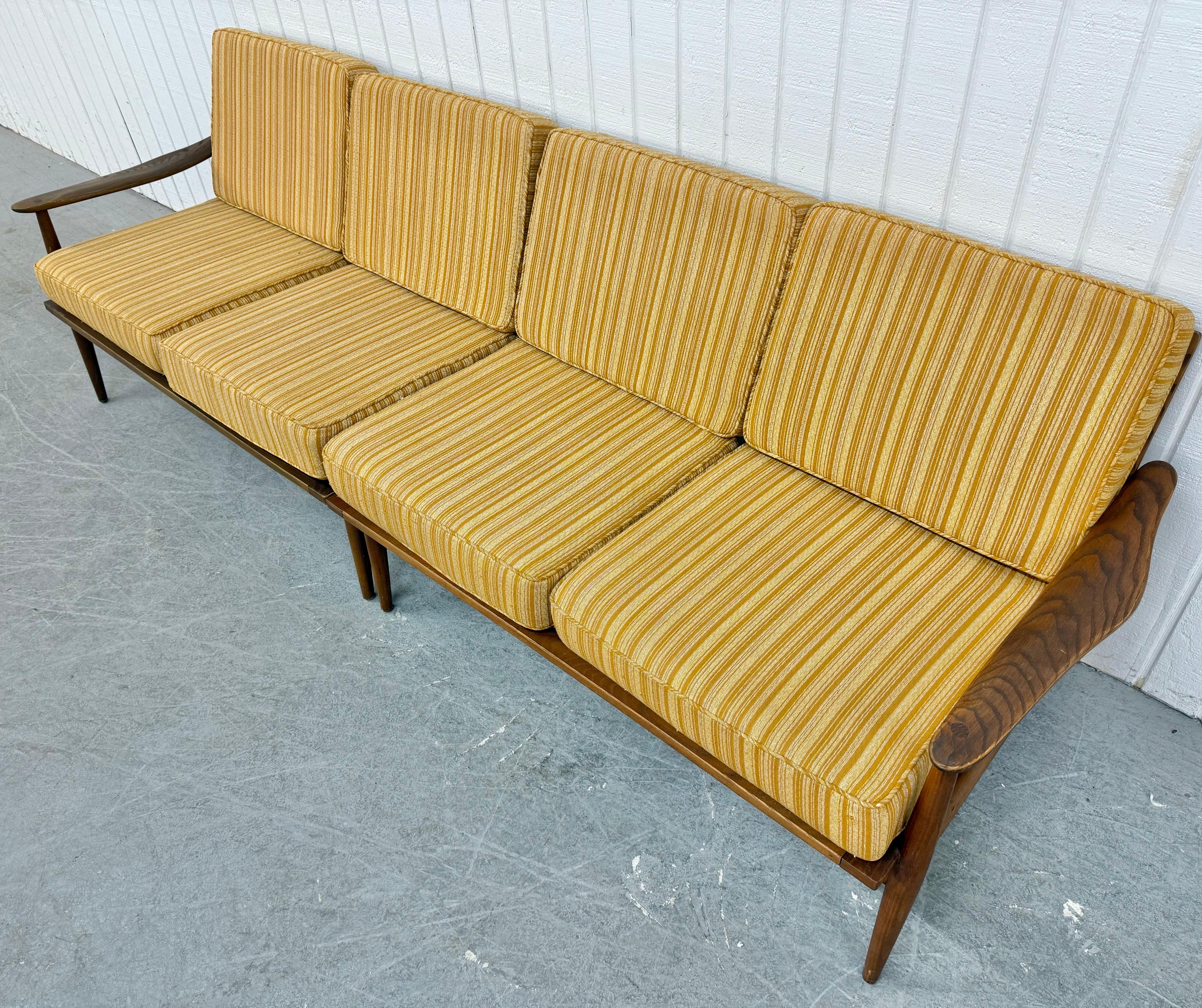 Americano Divano a 2 pezzi in noce in stile Mid-Century Modern in vendita