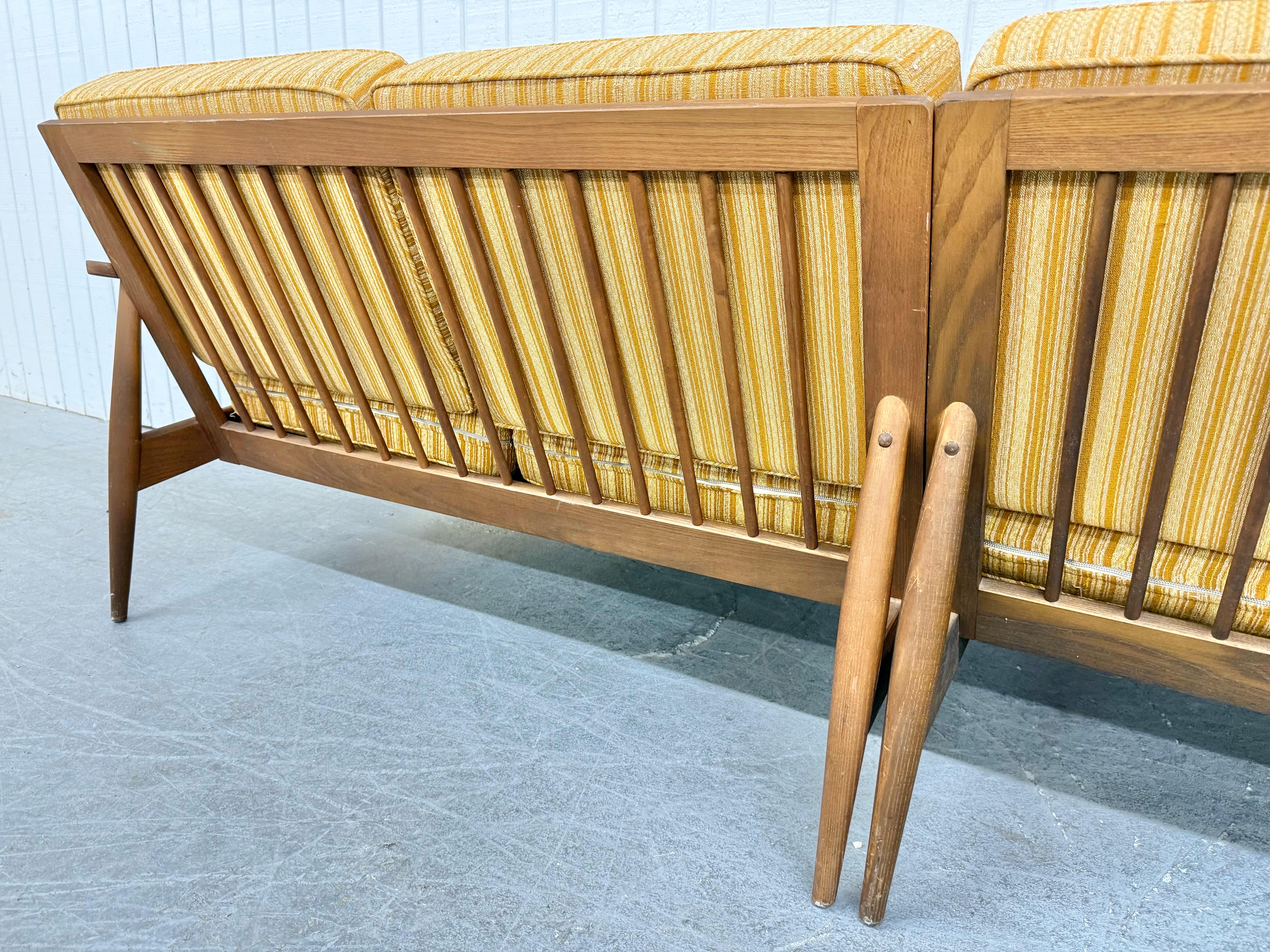 Divano a 2 pezzi in noce in stile Mid-Century Modern In condizioni buone in vendita a Clarksboro, NJ