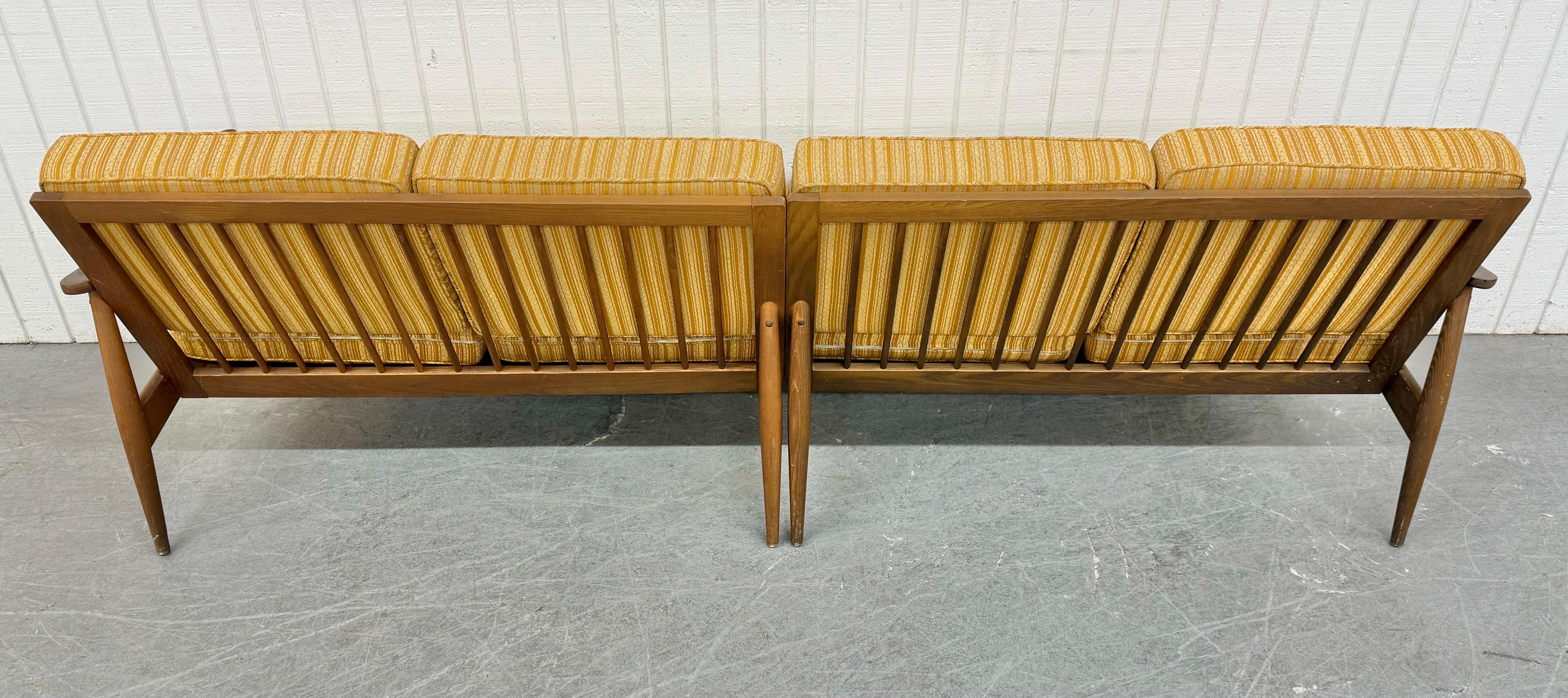 XX secolo Divano a 2 pezzi in noce in stile Mid-Century Modern in vendita
