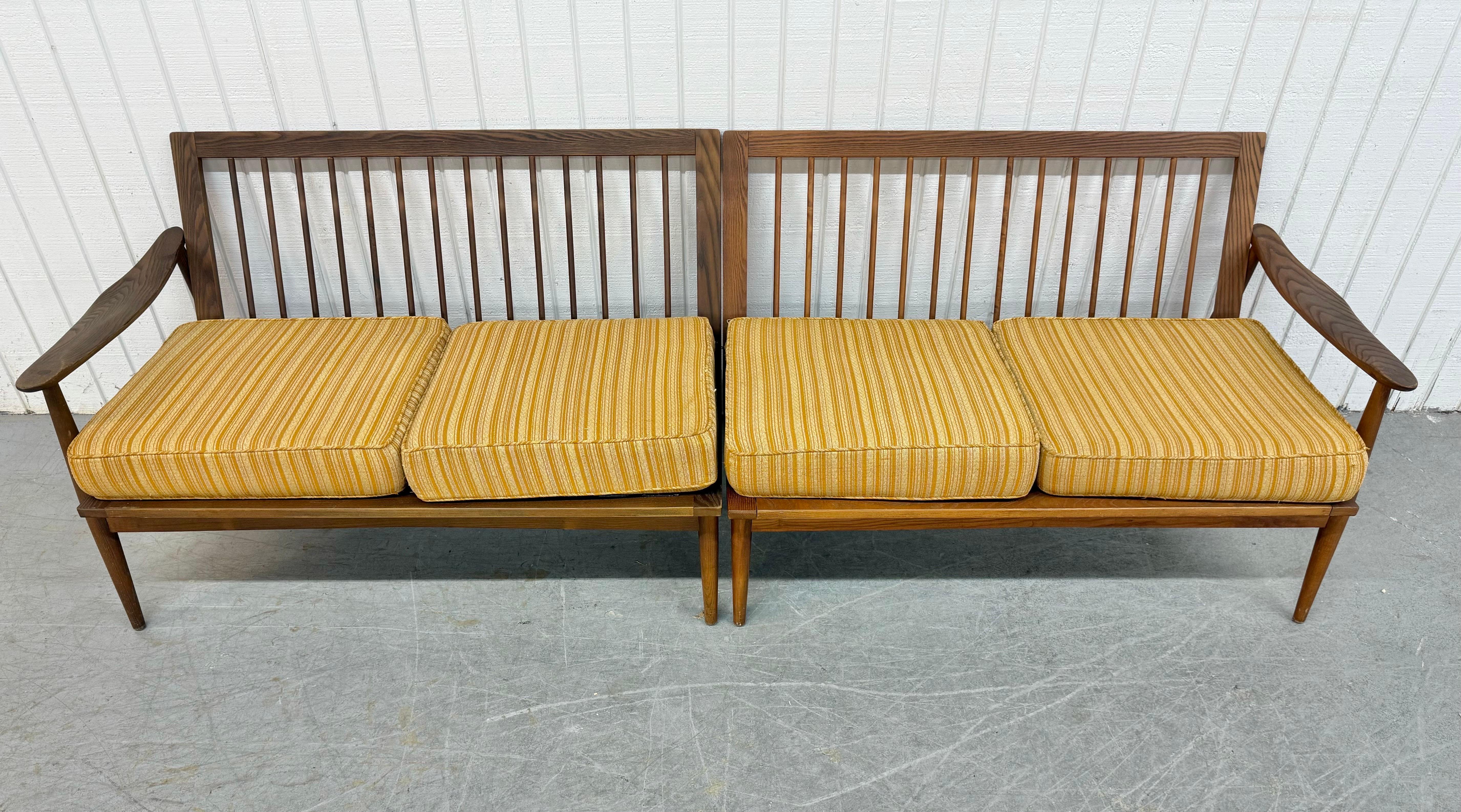 Divano a 2 pezzi in noce in stile Mid-Century Modern in vendita 1