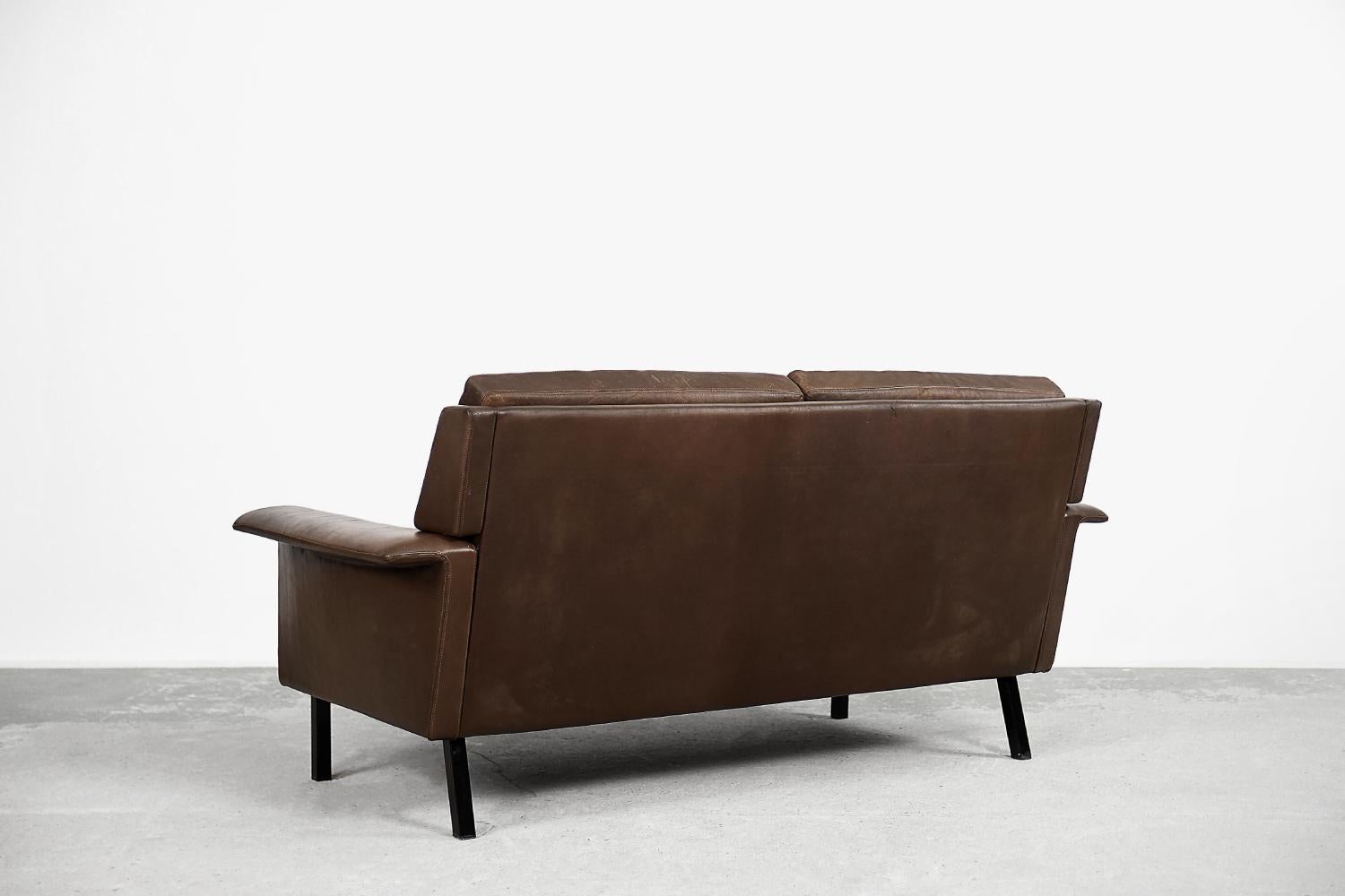 Mid-Century Modern 2-Seater Brown Leather Sofa3330 by A. Vodder for Fritz Hansen For Sale 5
