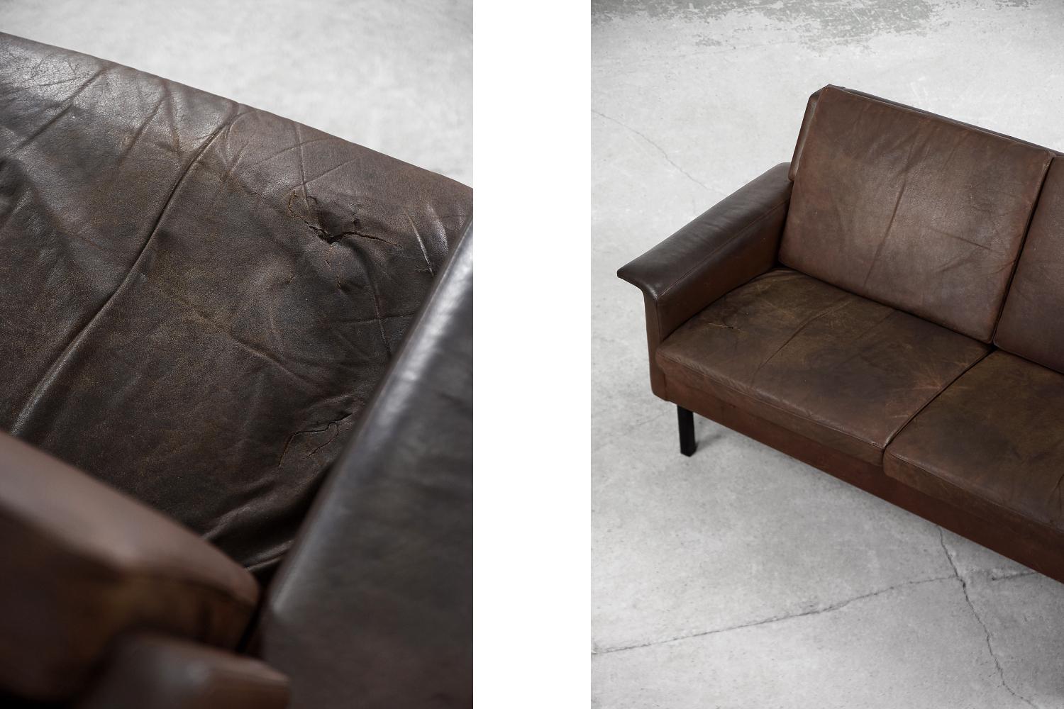 Mid-Century Modern Canapé 2 places en cuir marron de style moderne du milieu du siècle dernier, 3330 par A. Vodder pour Fritz Hansen en vente