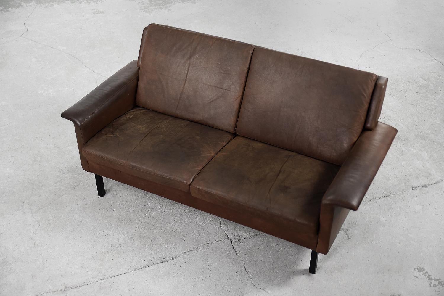 Mid-Century Modern 2-Seater Brown Leather Sofa3330 by A. Vodder for Fritz Hansen For Sale 1