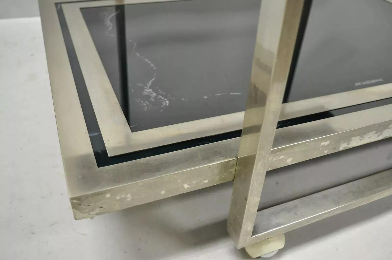 Chariot de bar Milo Baughman de style DIA mi-siècle moderne à 2 niveaux, chromé et verre vert en vente 1
