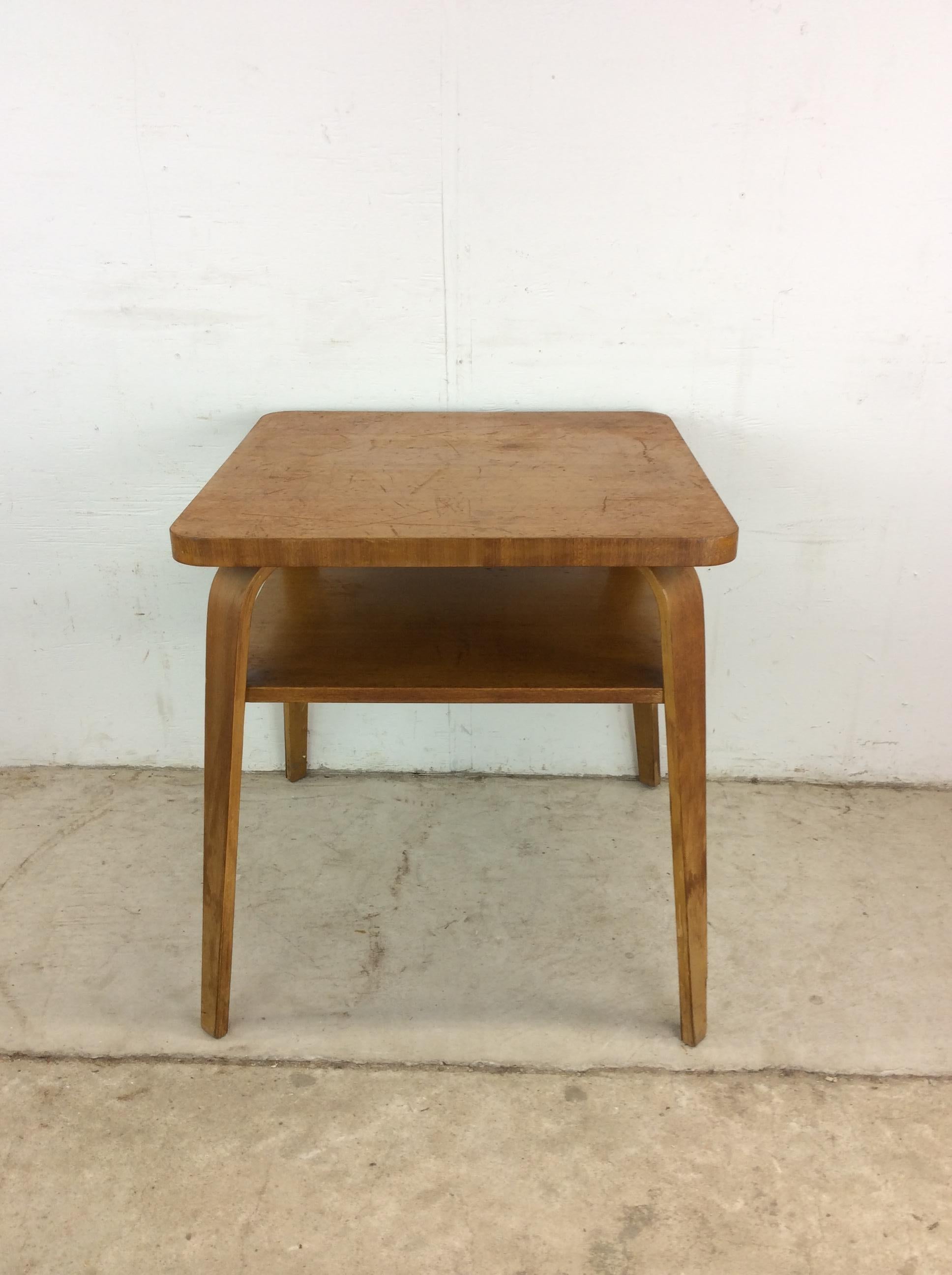 Mid-Century moderno Tavolino a 2 livelli del Mid Century Modern con gambe in bergamotto in vendita