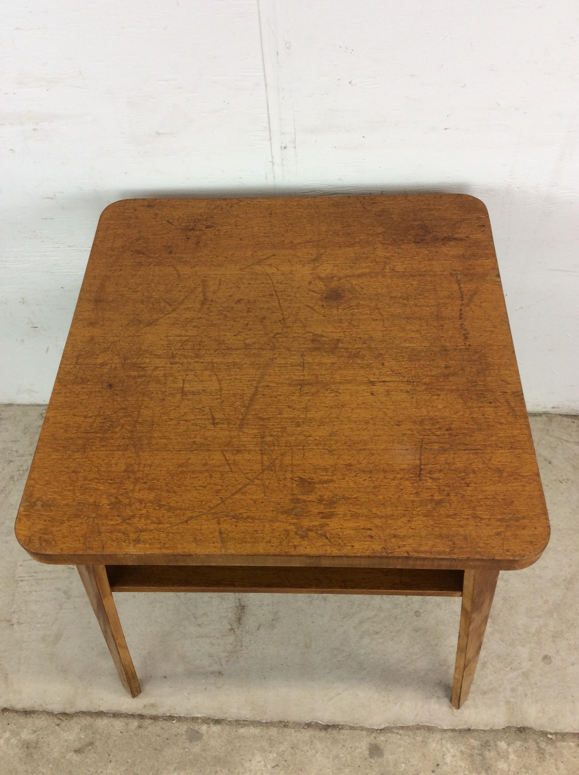Americano Tavolino a 2 livelli del Mid Century Modern con gambe in bergamotto in vendita