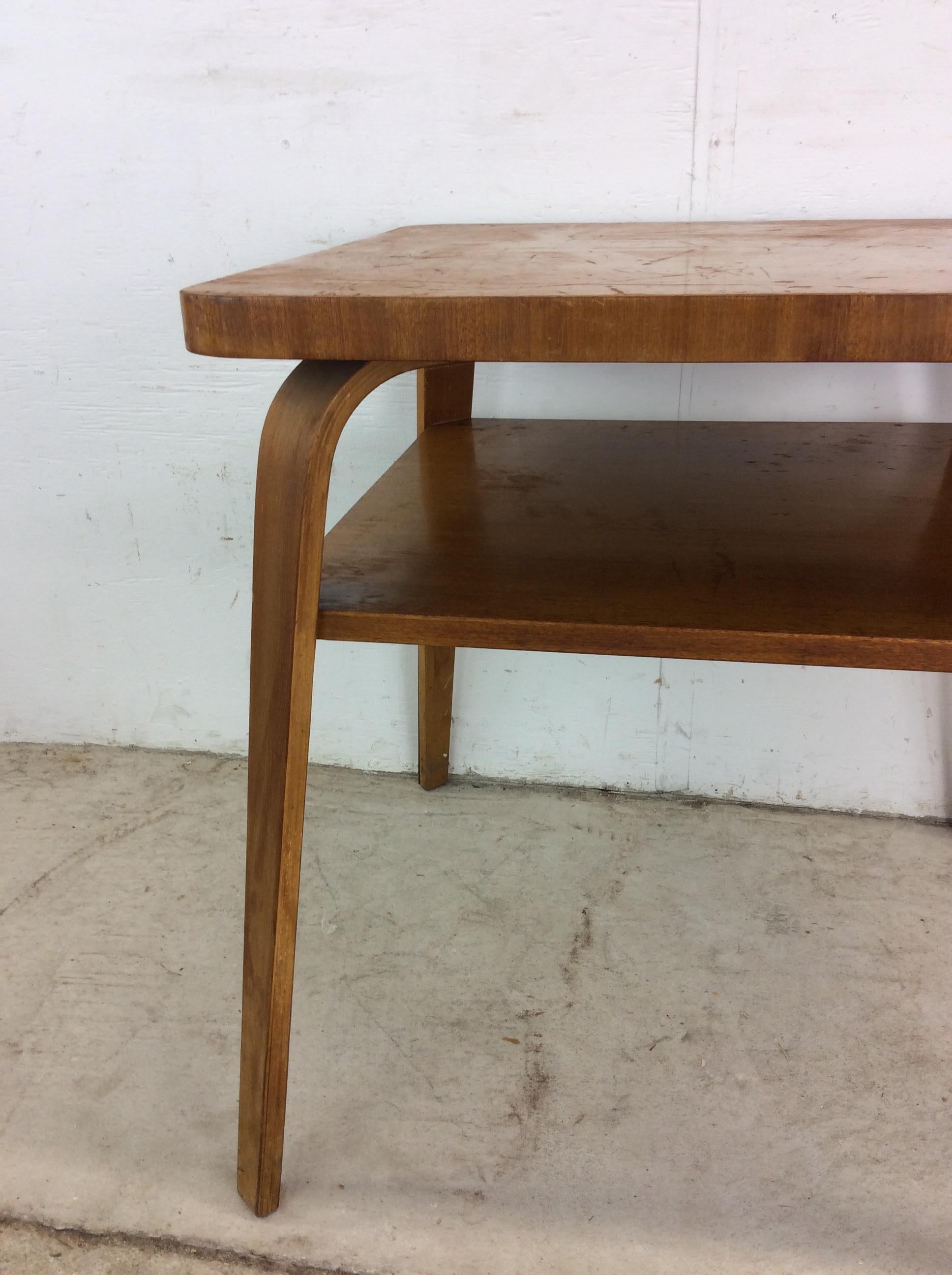 Tavolino a 2 livelli del Mid Century Modern con gambe in bergamotto In condizioni discrete in vendita a Freehold, NJ