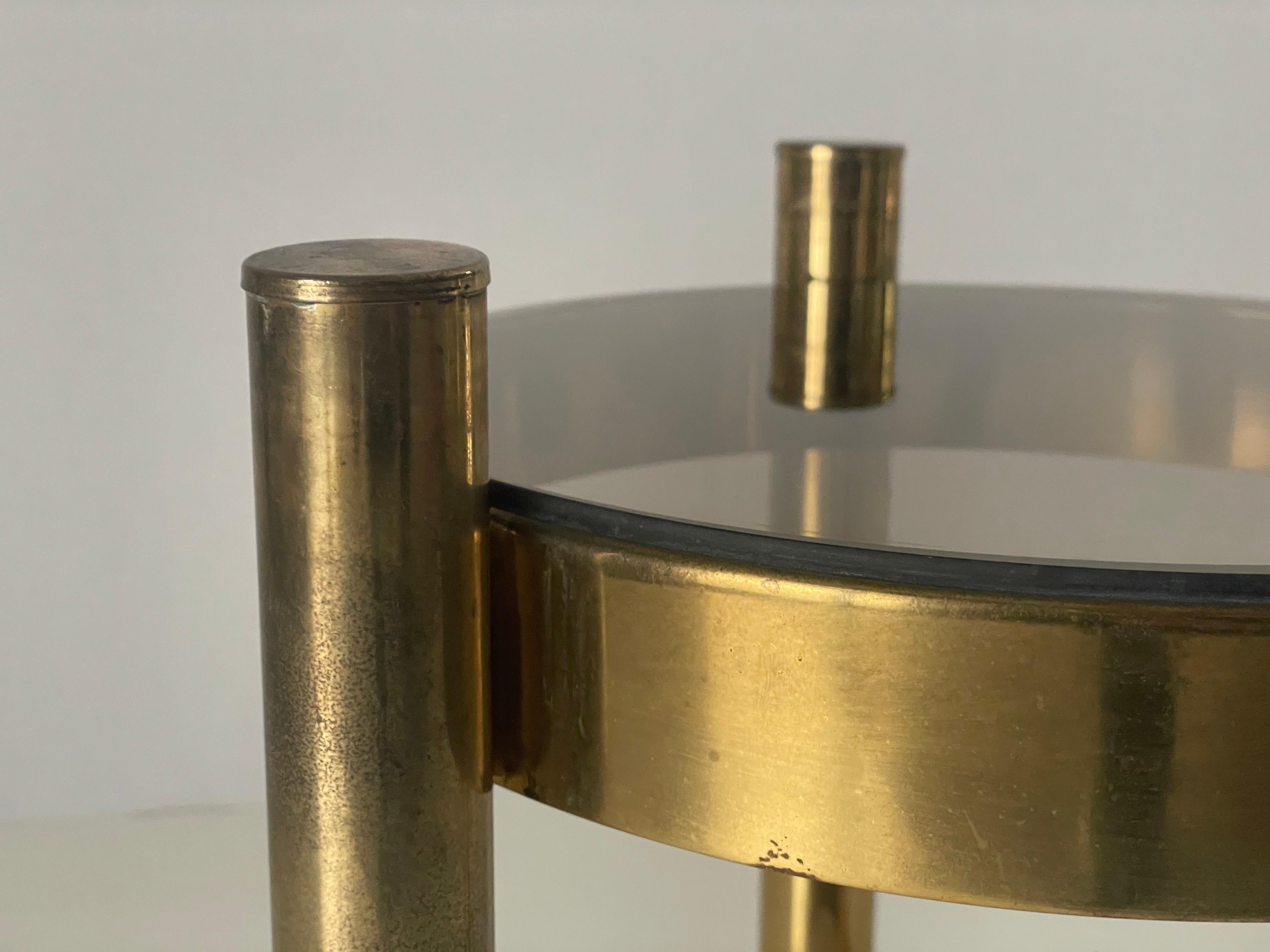Table d'appoint moderne du milieu du siècle dernier à 2 niveaux en verre fumé et laiton, années 1960, Allemagne en vente 4