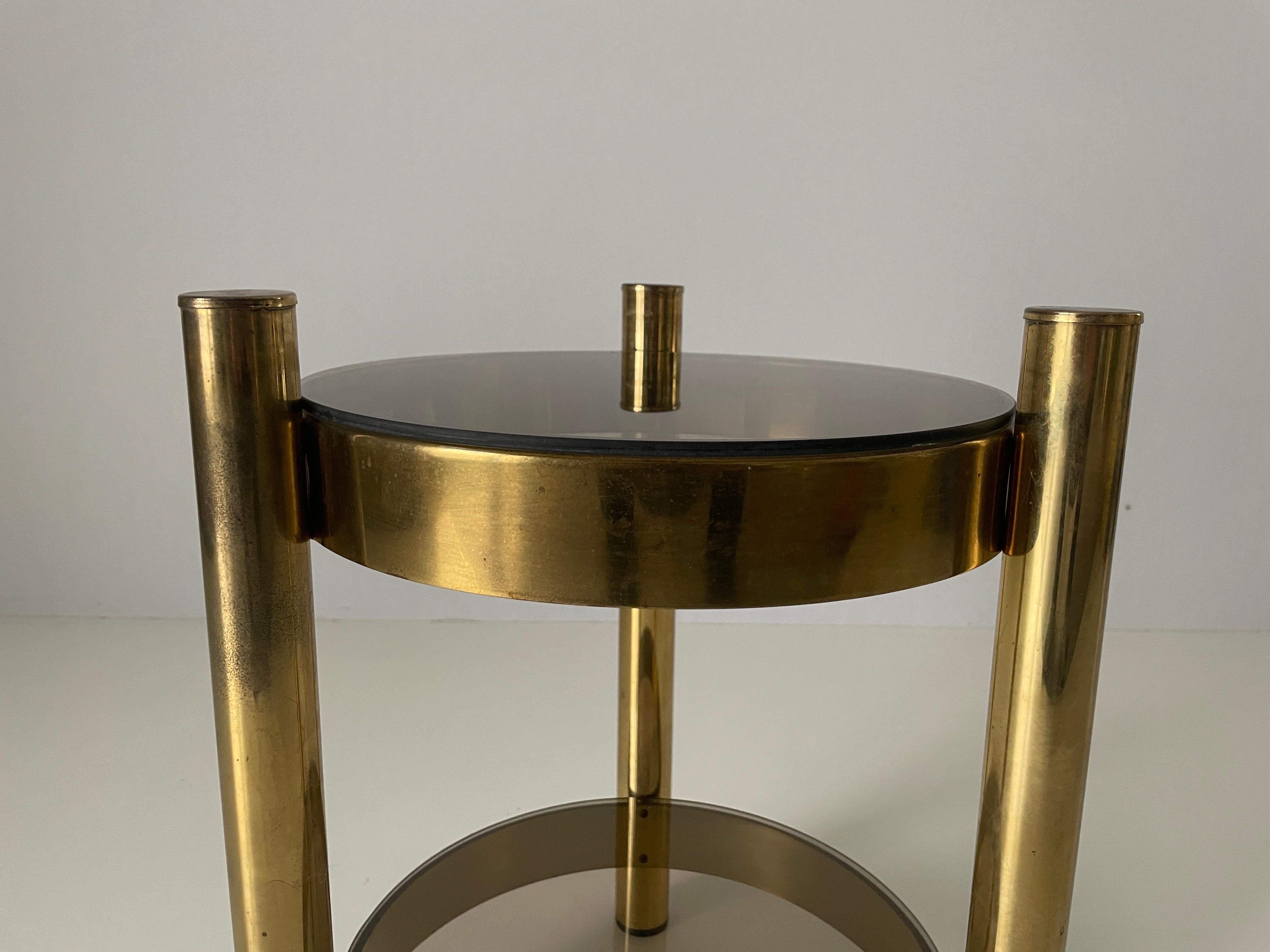 Table d'appoint moderne du milieu du siècle dernier à 2 niveaux en verre fumé et laiton, années 1960, Allemagne en vente 5