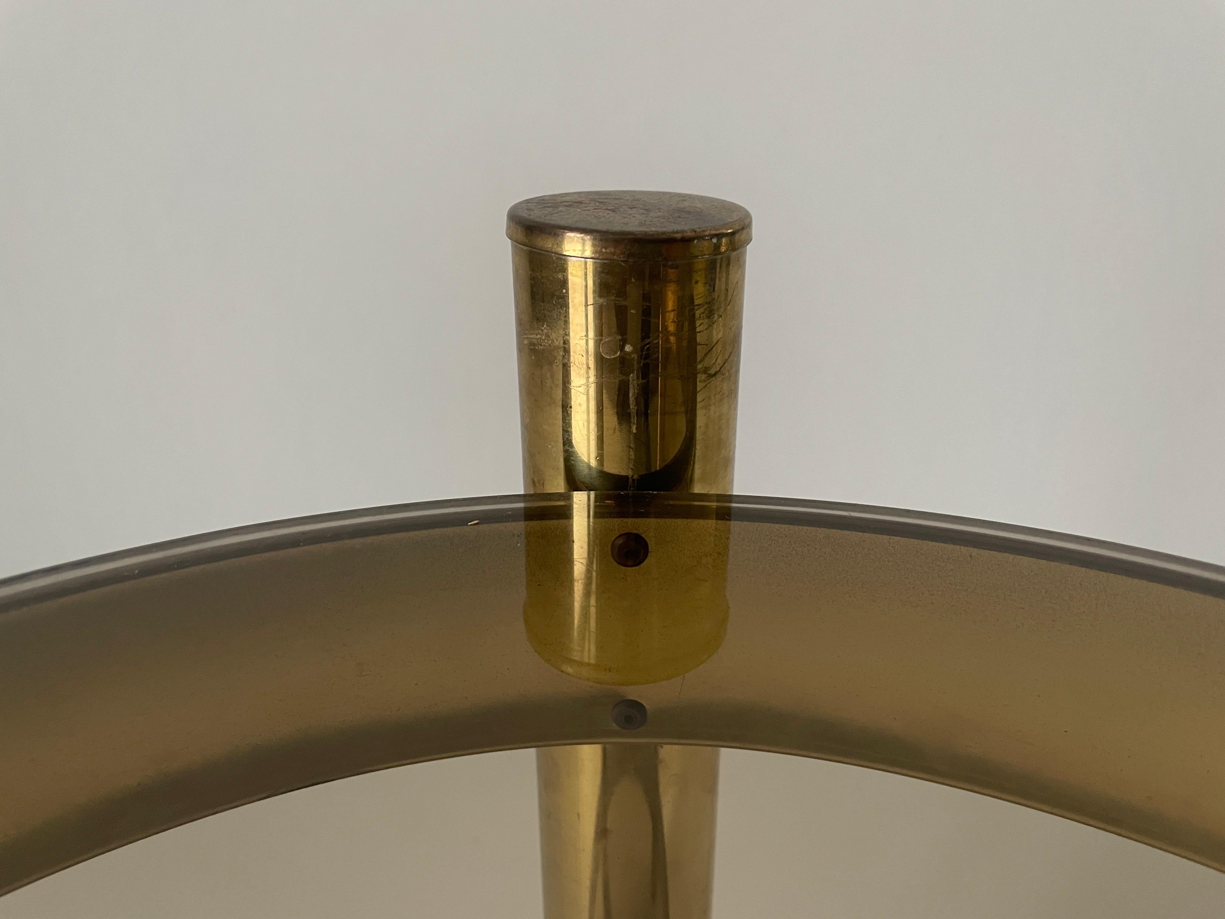 Table d'appoint moderne du milieu du siècle dernier à 2 niveaux en verre fumé et laiton, années 1960, Allemagne en vente 7