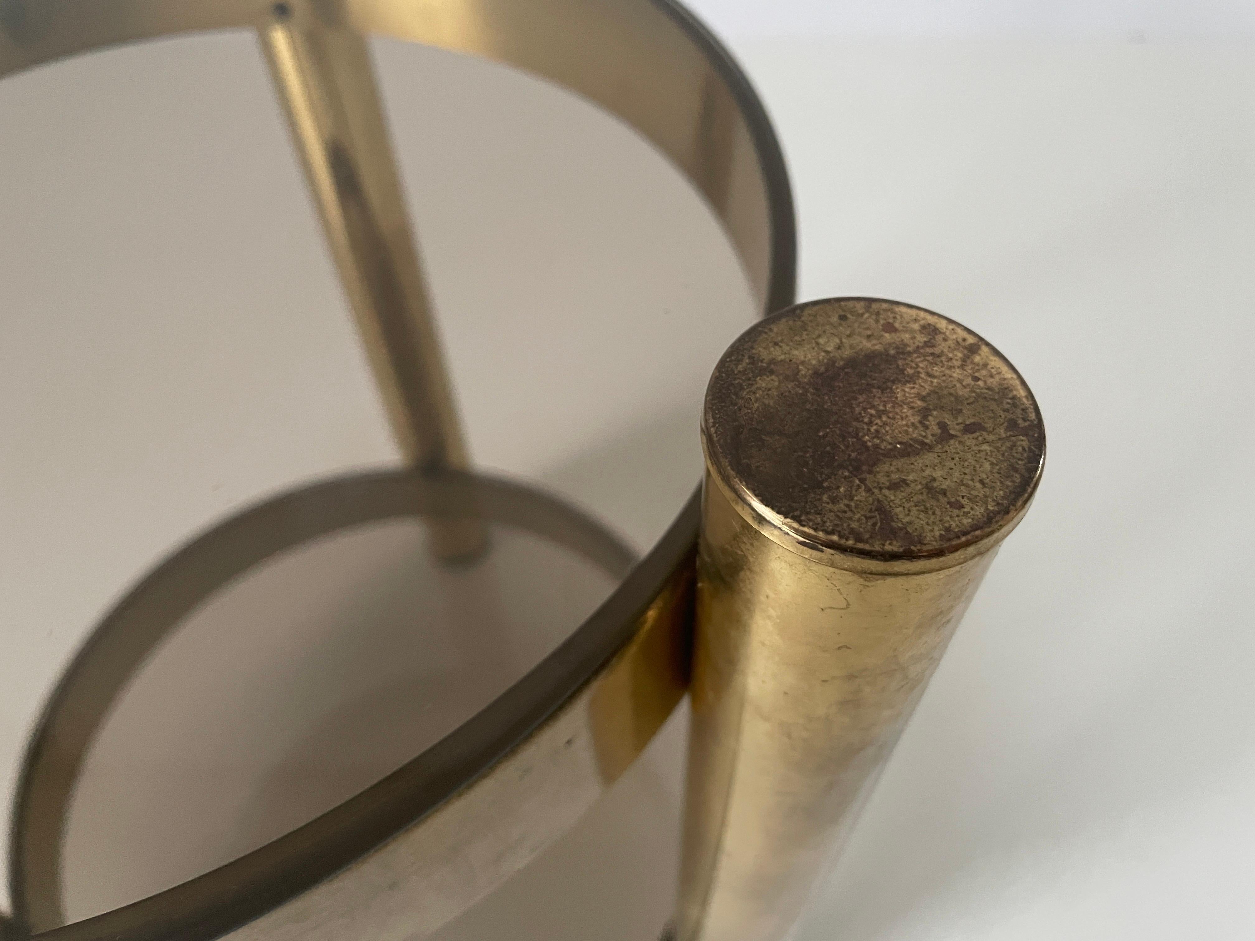 Table d'appoint moderne du milieu du siècle dernier à 2 niveaux en verre fumé et laiton, années 1960, Allemagne en vente 8