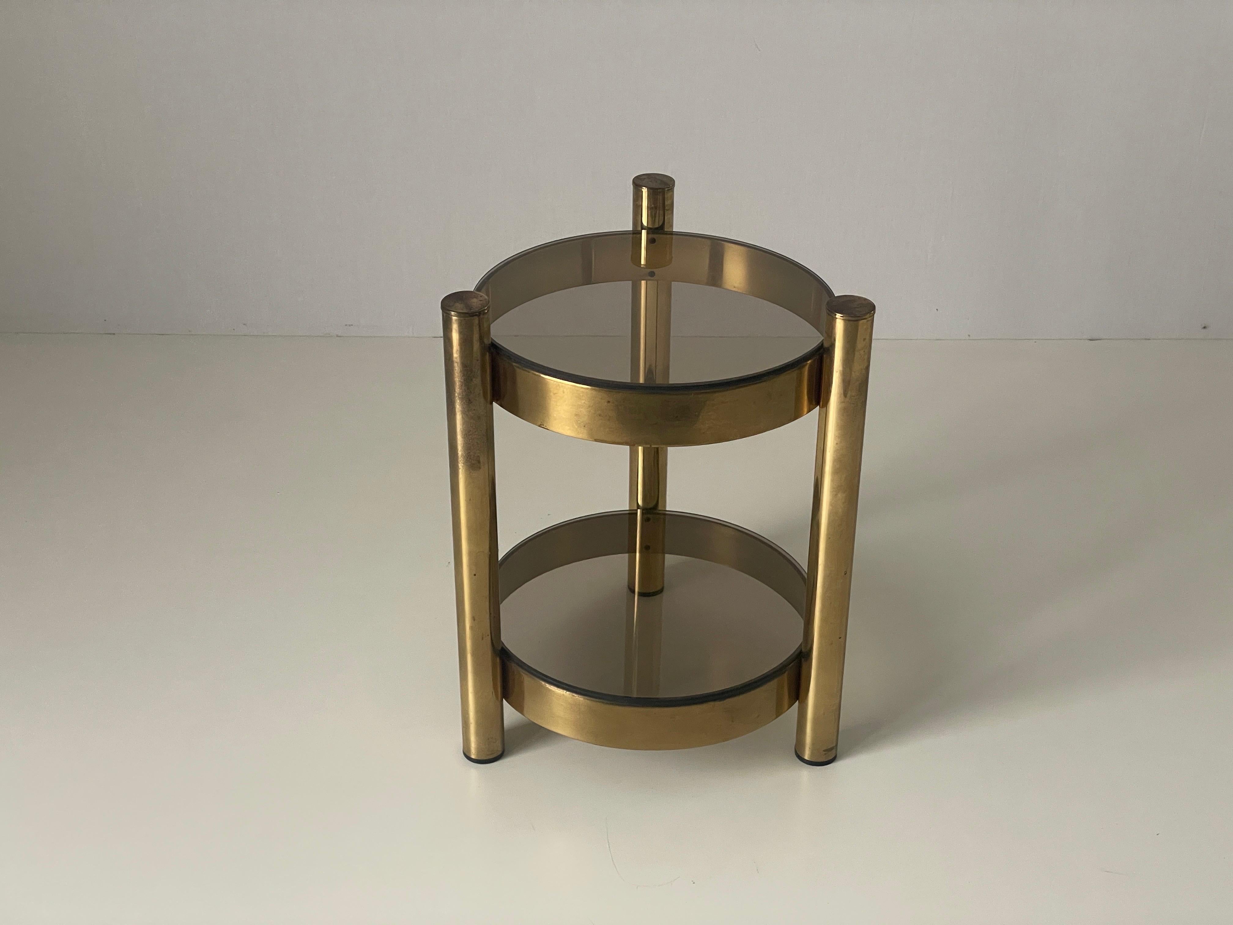 Table d'appoint moderne du milieu du siècle dernier à 2 niveaux en verre fumé et laiton, années 1960, Allemagne Excellent état - En vente à Hagenbach, DE