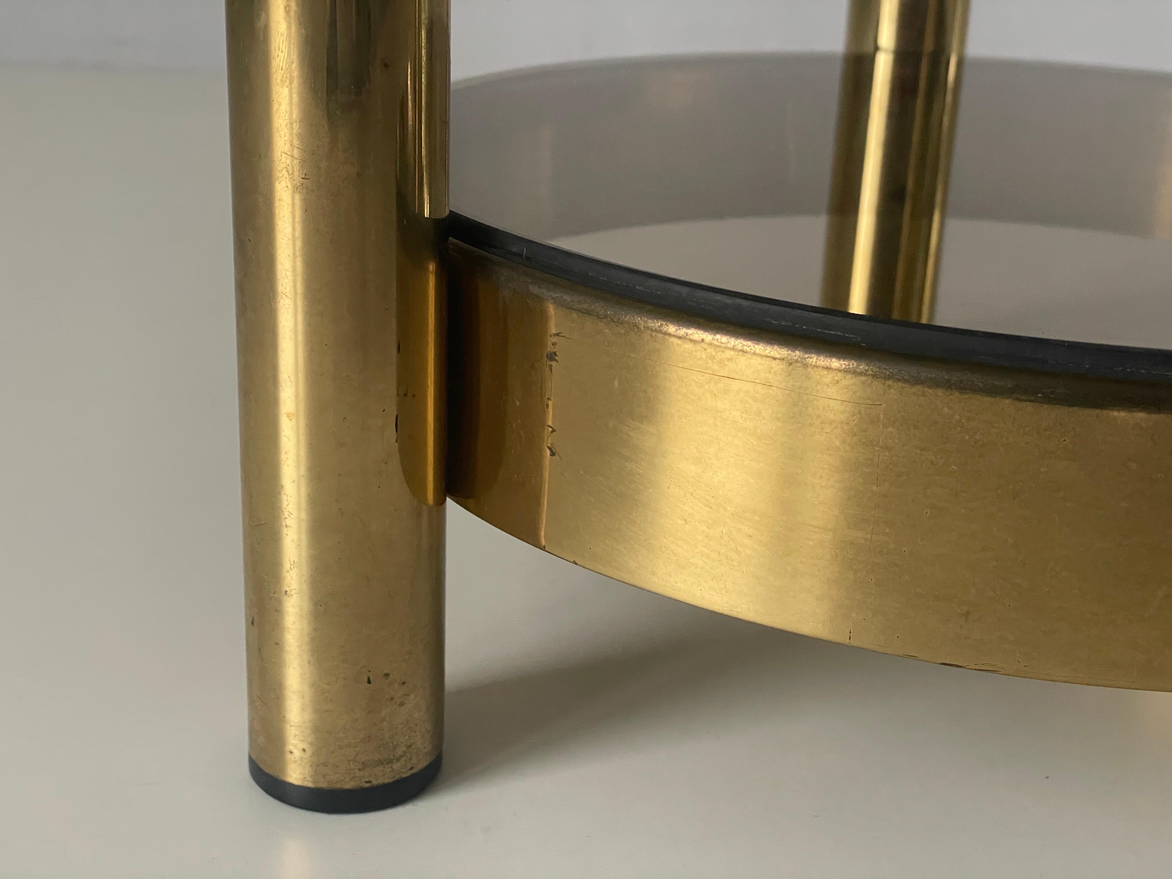 Table d'appoint moderne du milieu du siècle dernier à 2 niveaux en verre fumé et laiton, années 1960, Allemagne en vente 3