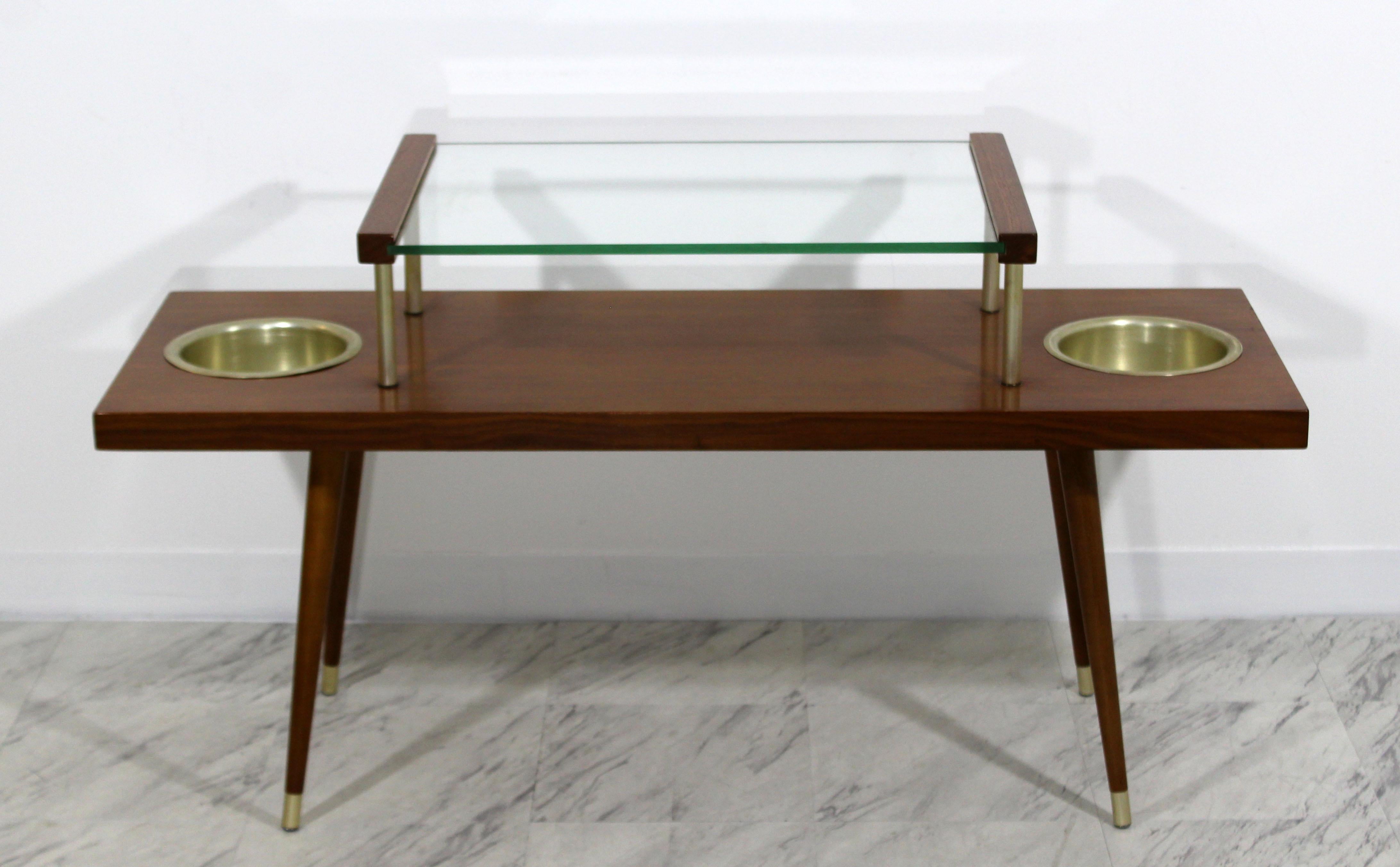 Mid-Century Modern 2-Tier Walnut Glass with Planters Coffee Table McCobb, 1960s In Good Condition In Keego Harbor, MI