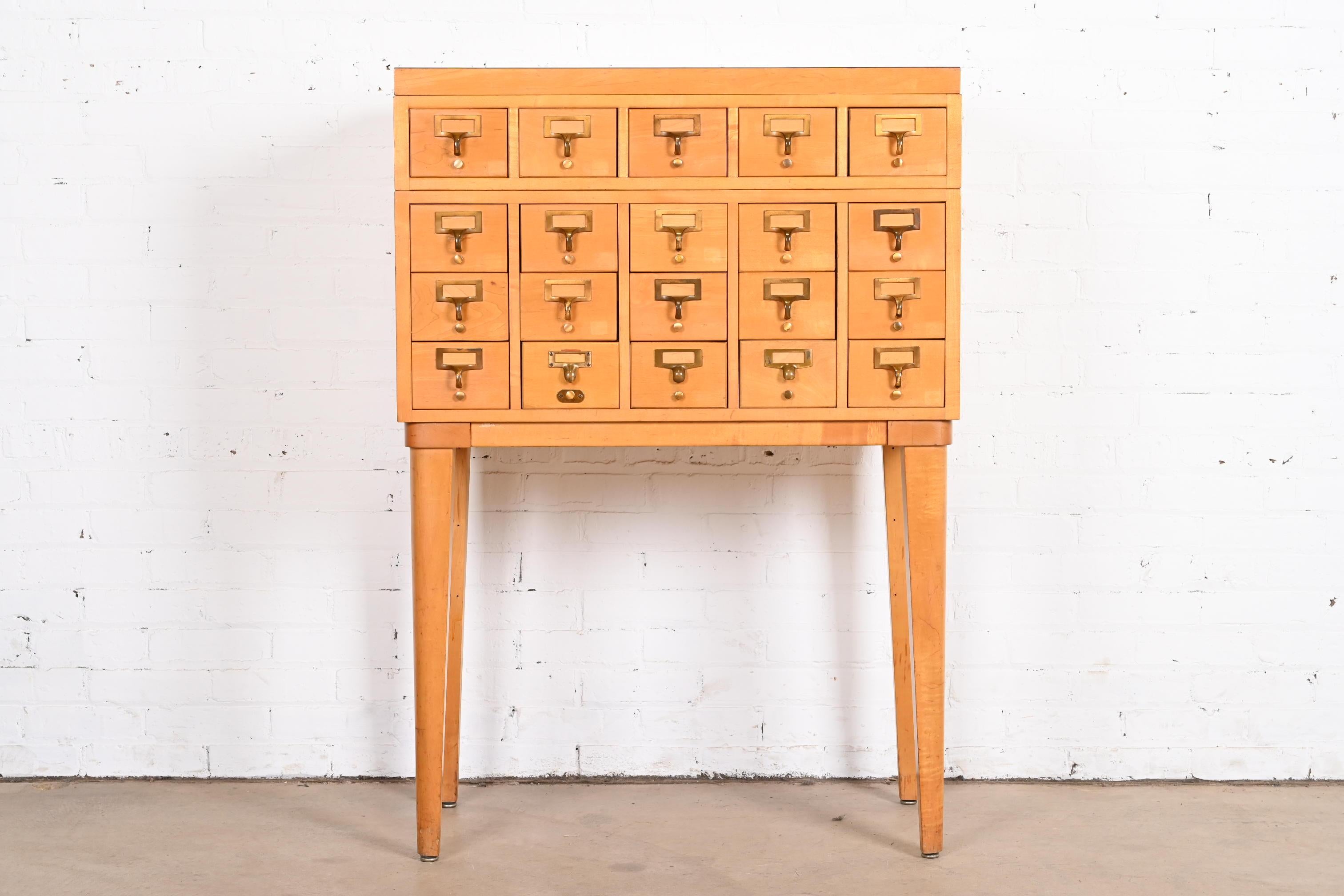 A rare Mid-Century Modern 20-drawer library card catalog or file cabinet

By Remington Rand

USA, Circa 1950s

Maple, with durable laminate top, and brass hardware.

Measures: 33