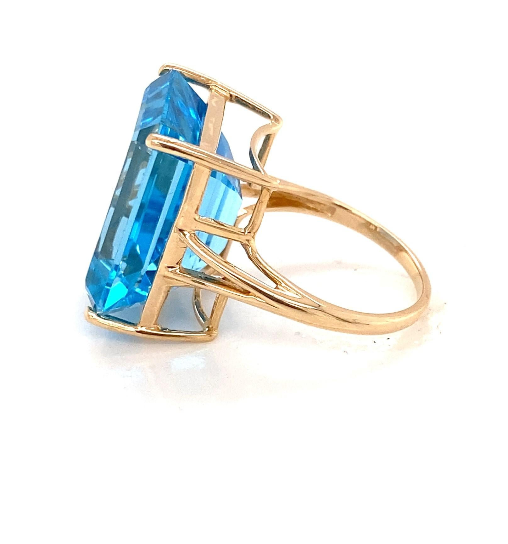 Mid-Century Modern 27.00 Carat Blue Topaz 14 Karat Yellow Gold Cocktail Ring In Good Condition In Towson, MD