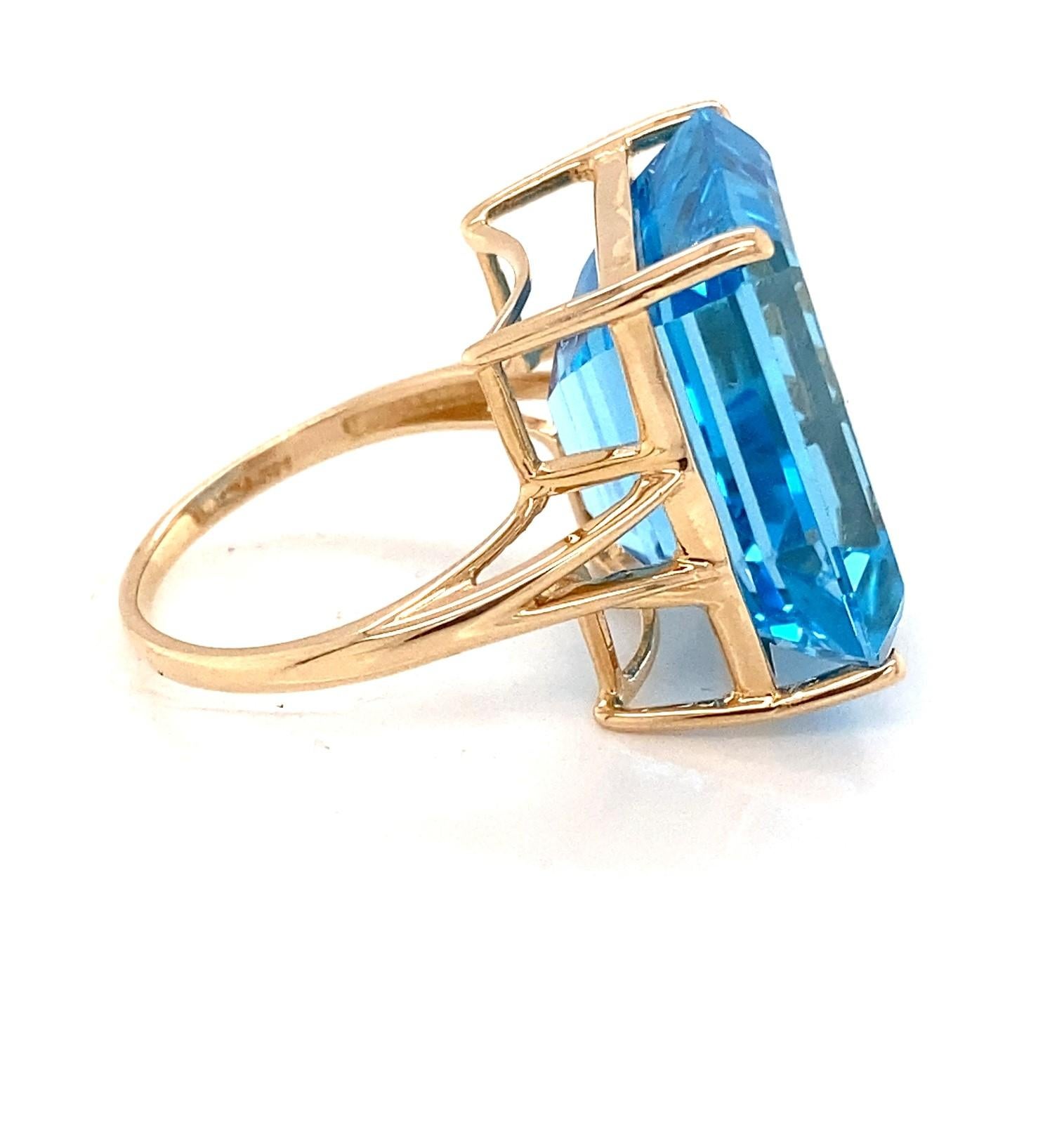 Women's or Men's Mid-Century Modern 27.00 Carat Blue Topaz 14 Karat Yellow Gold Cocktail Ring