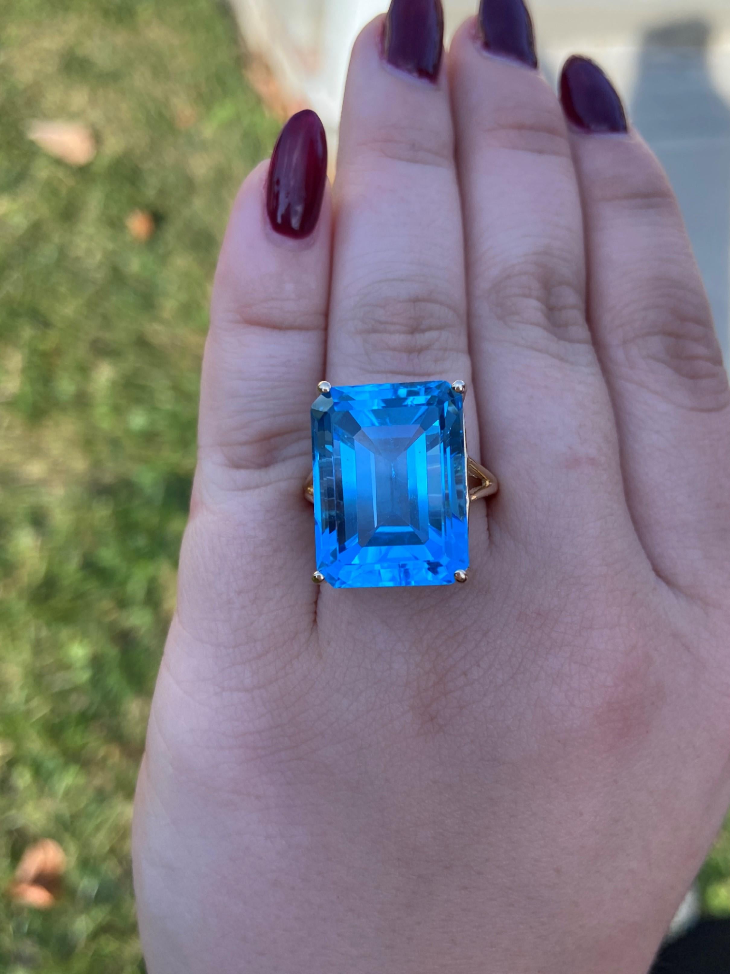Mid-Century Modern 27.00 Carat Blue Topaz 14 Karat Yellow Gold Cocktail Ring 2