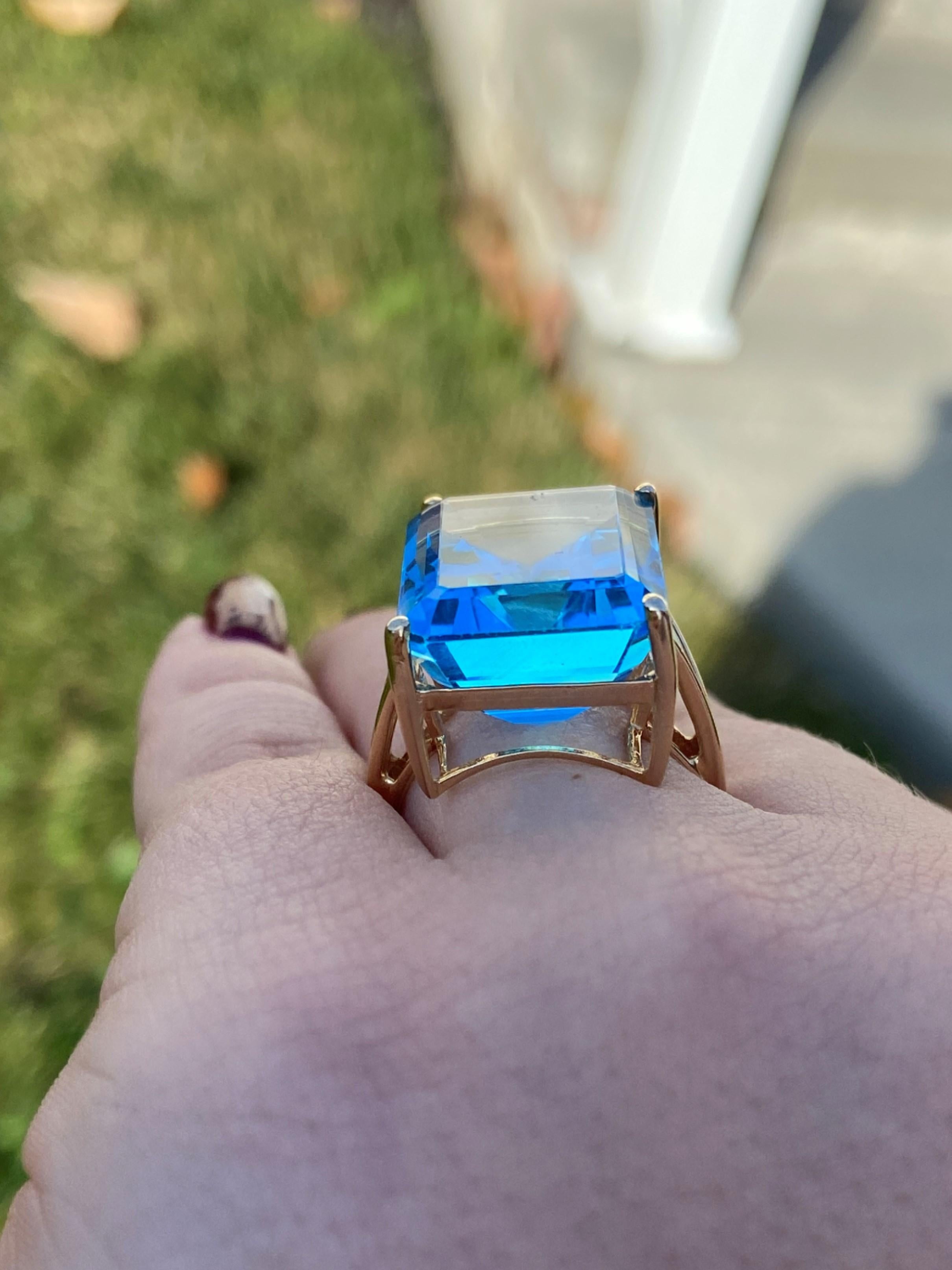 Mid-Century Modern 27.00 Carat Blue Topaz 14 Karat Yellow Gold Cocktail Ring 3
