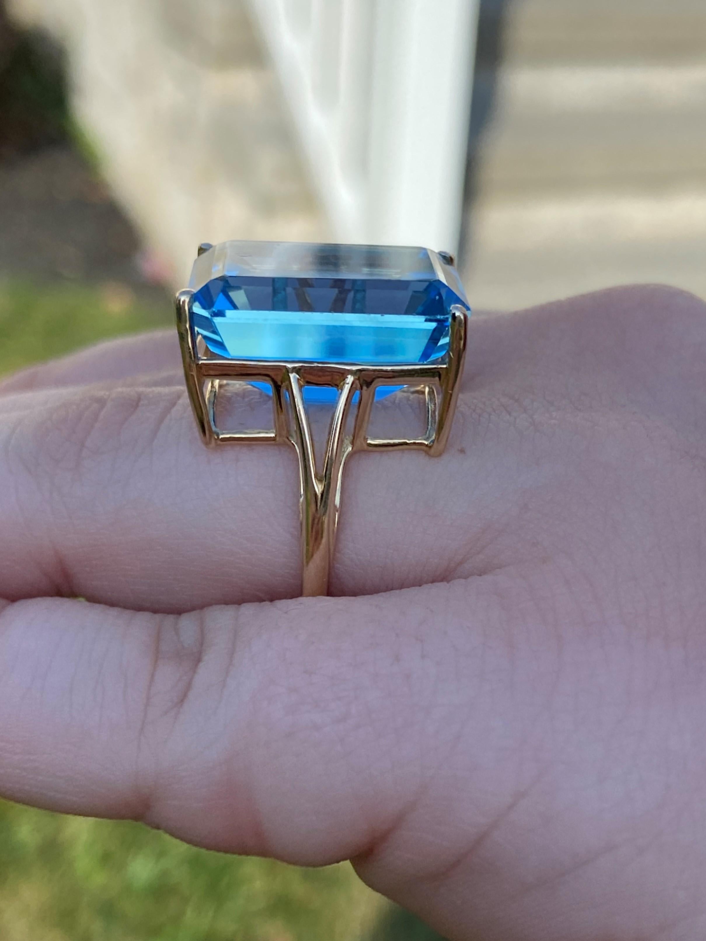Mid-Century Modern 27.00 Carat Blue Topaz 14 Karat Yellow Gold Cocktail Ring 4