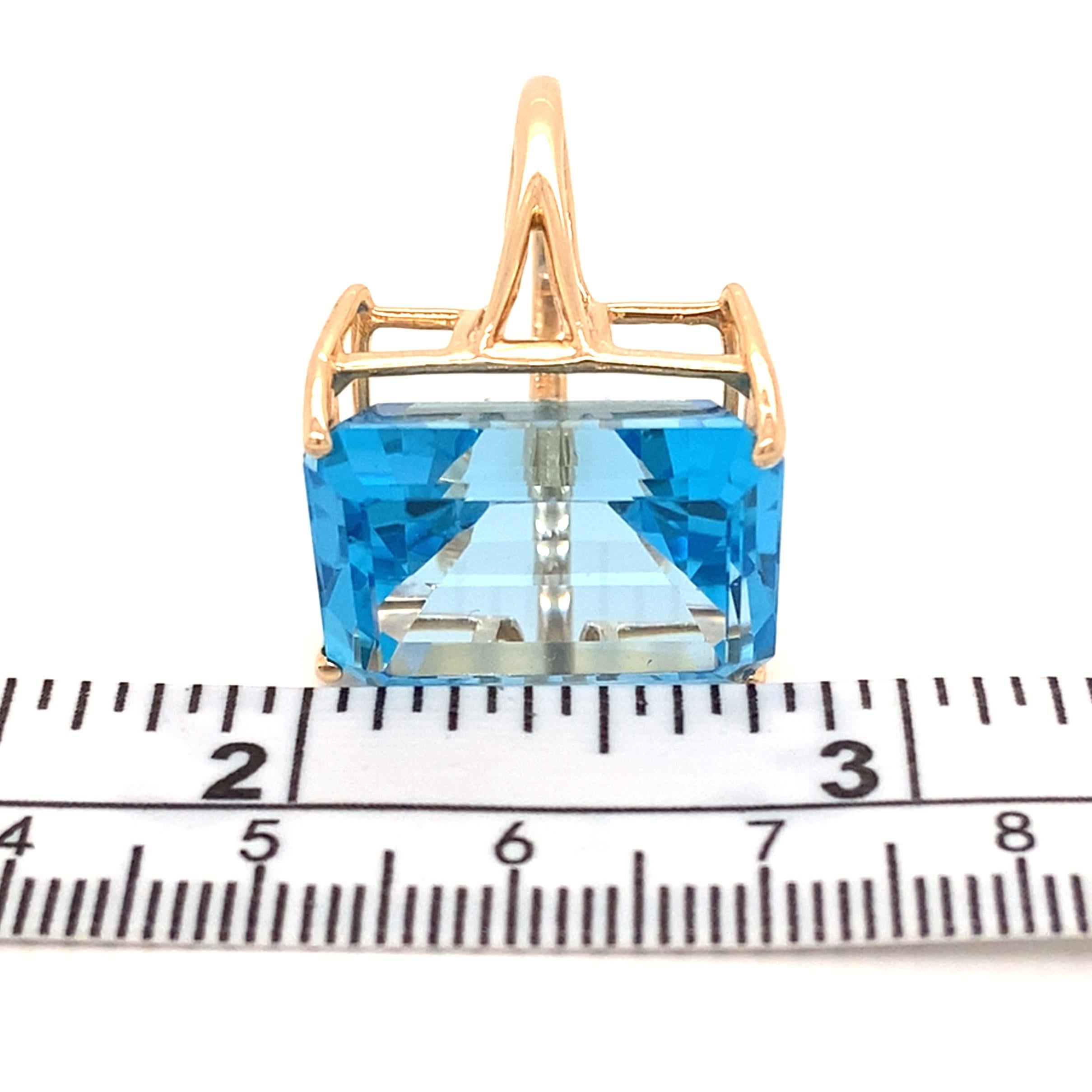 Mid-Century Modern 27.00 Carat Blue Topaz 14 Karat Yellow Gold Cocktail Ring 5