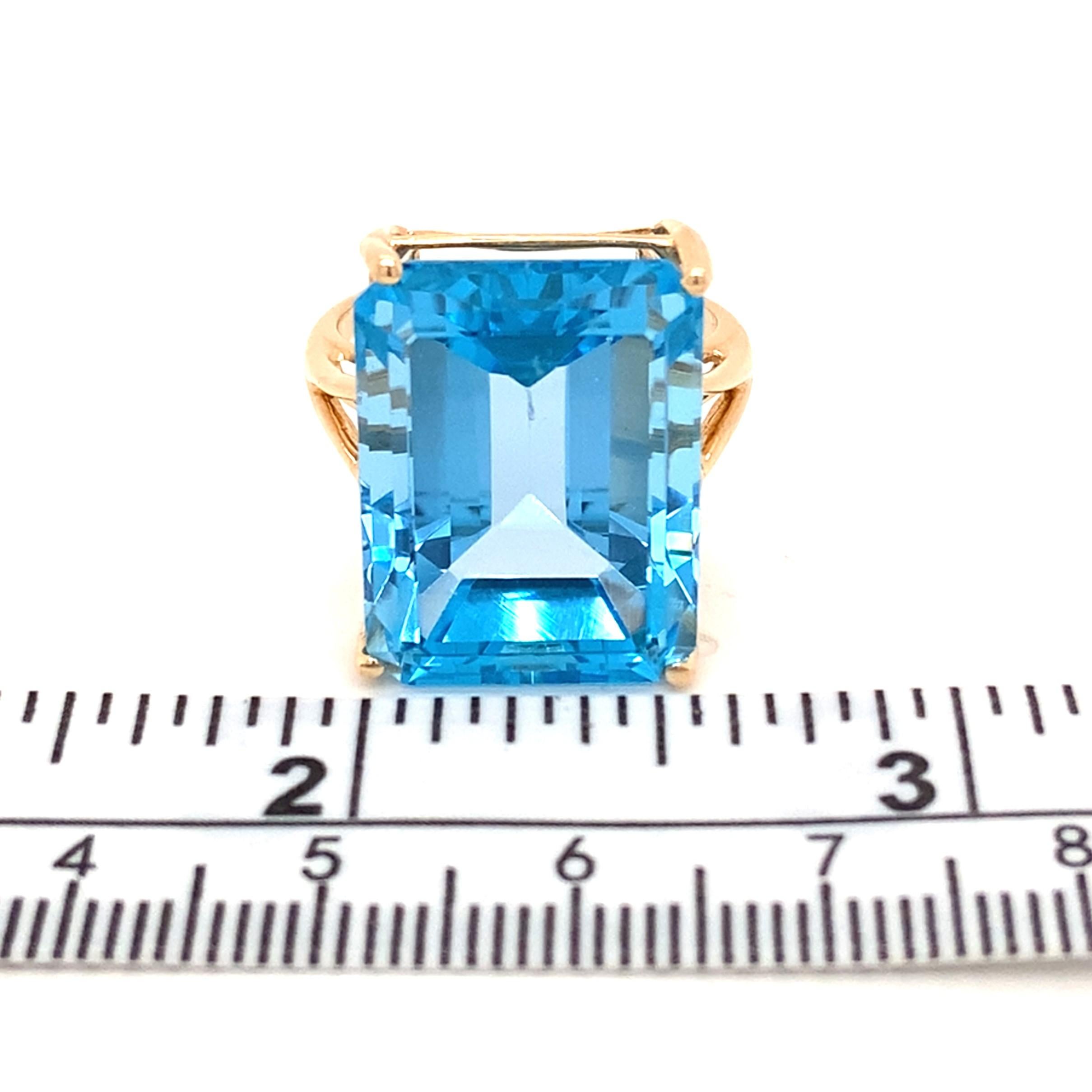 Mid-Century Modern 27.00 Carat Blue Topaz 14 Karat Yellow Gold Cocktail Ring 6