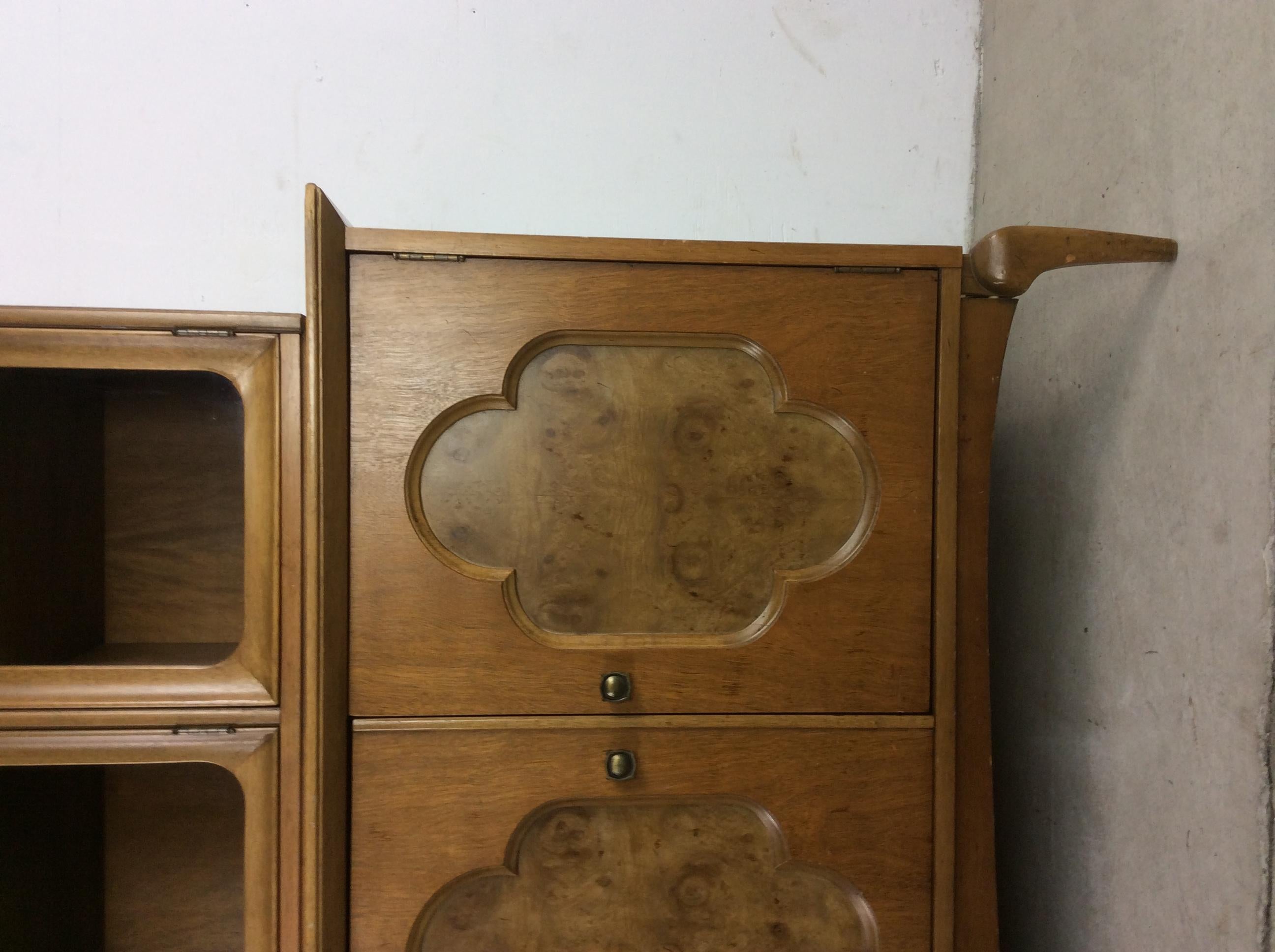 Mid-Century Modern 2Pc Burlwood China Cabinet In Good Condition For Sale In Freehold, NJ
