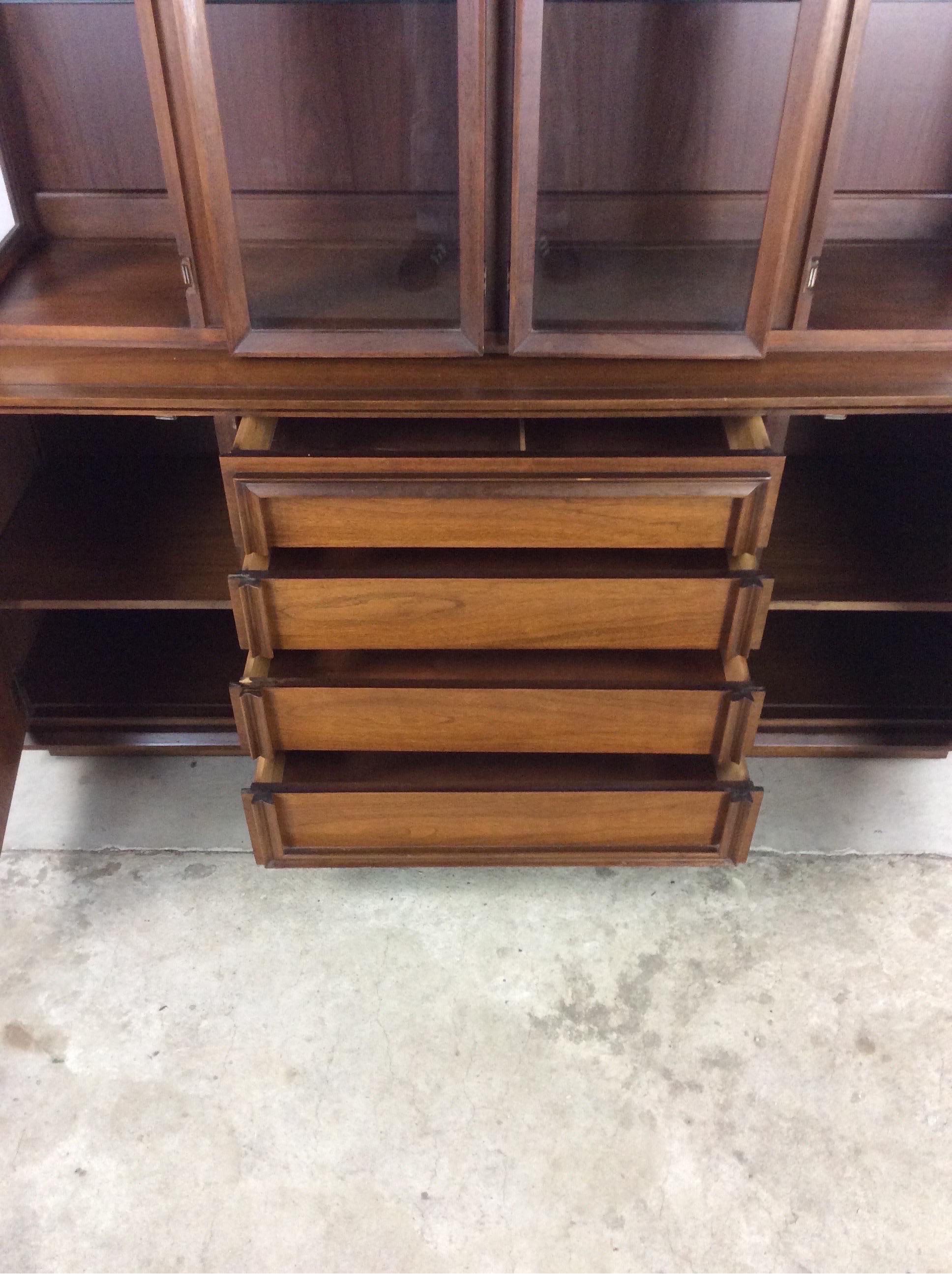 Mid-Century Modern 2pc China Cabinet with Glass Shelves For Sale 8