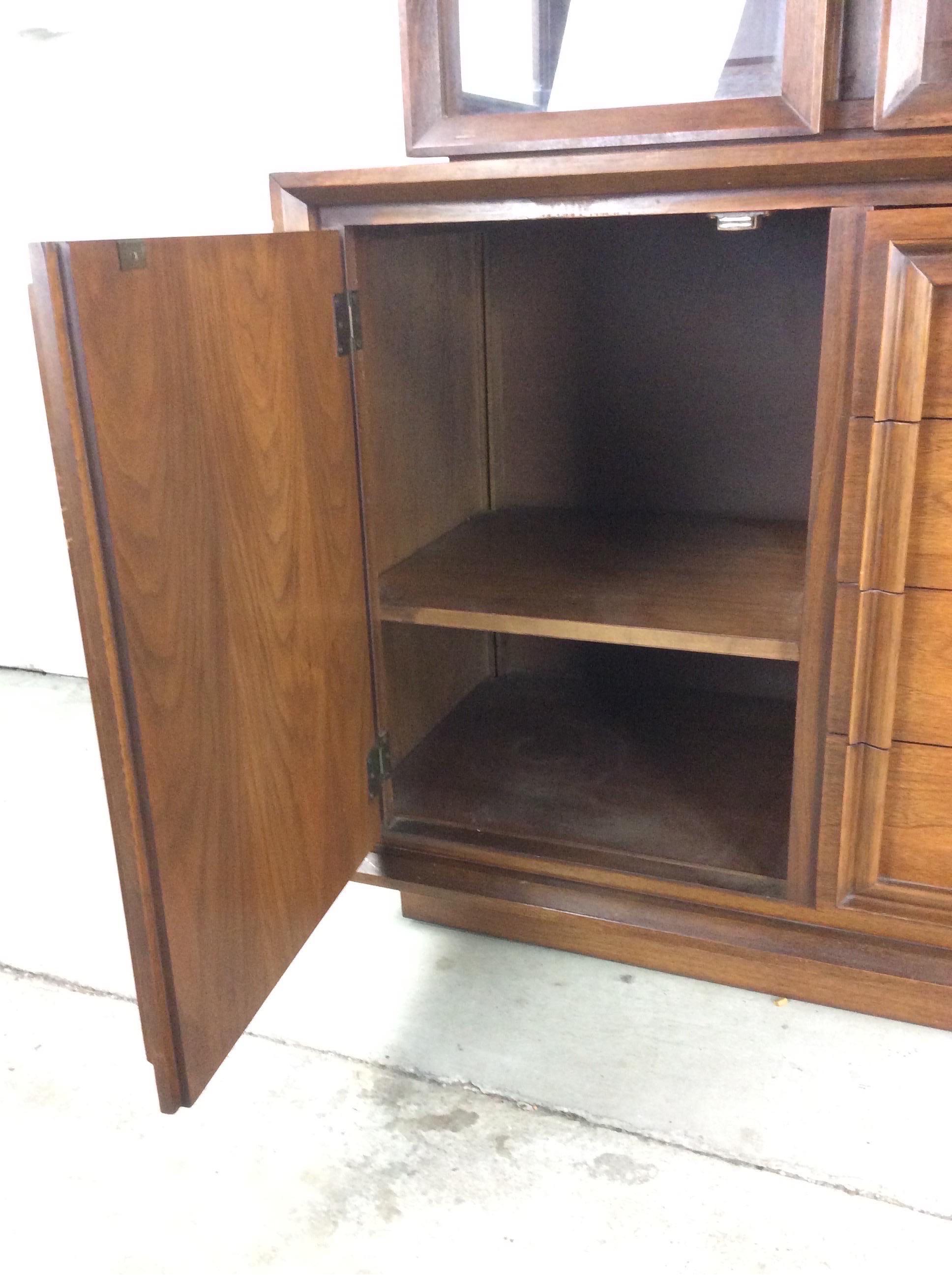 Mid-Century Modern 2pc China Cabinet with Glass Shelves For Sale 10