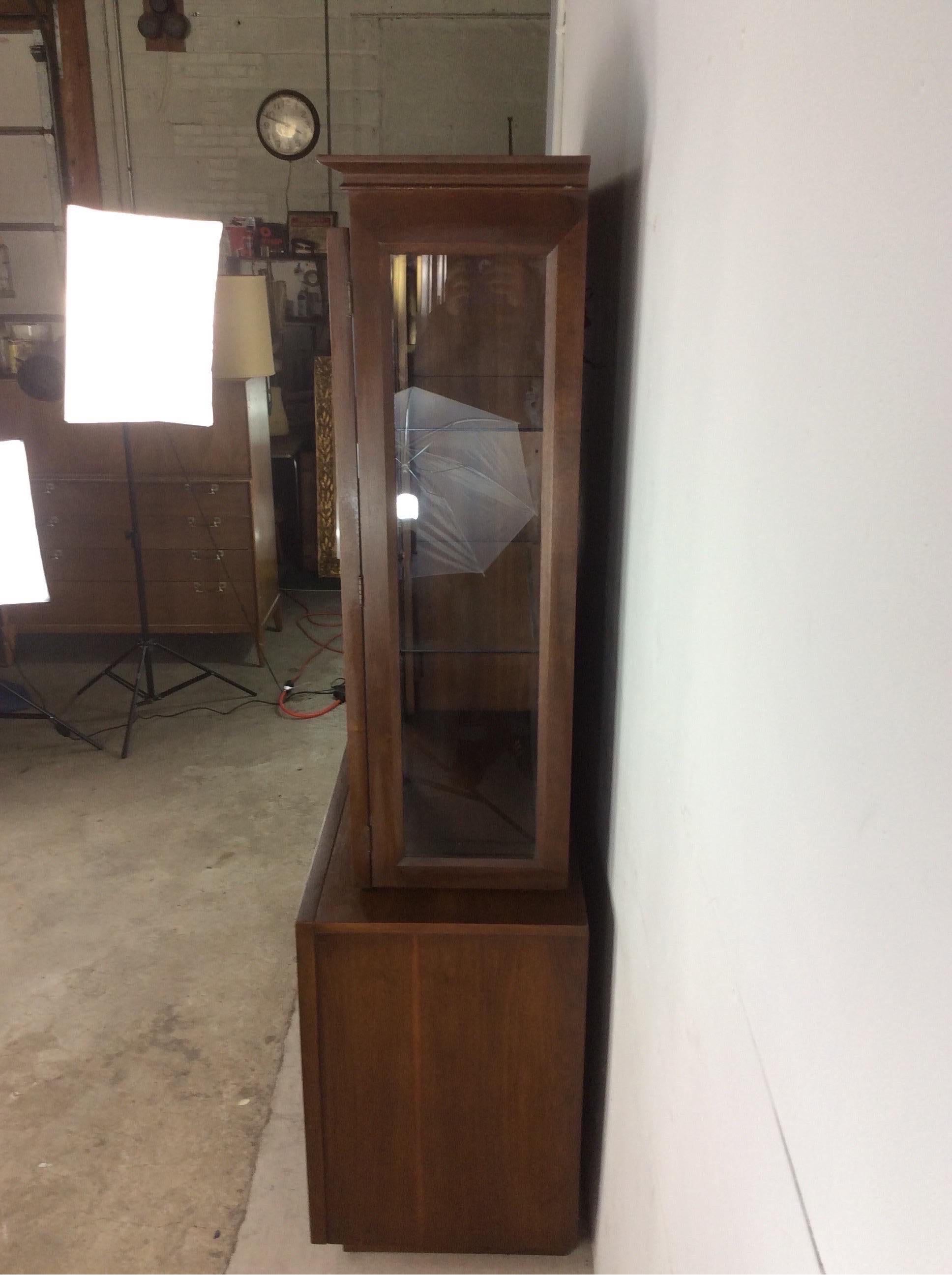 Mid-Century Modern 2pc China Cabinet with Glass Shelves For Sale 1