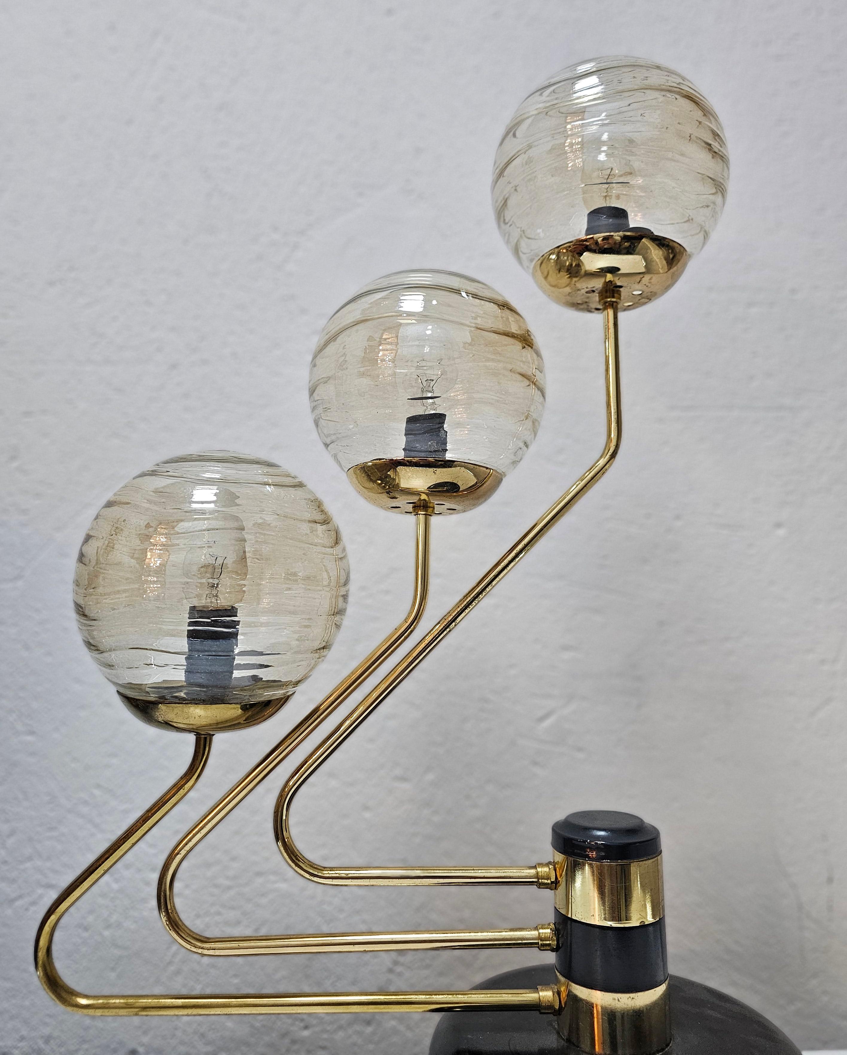 Moderne 3-Arm-Tischlampe aus der Mitte des Jahrhunderts in Schwarz und Gold, Jugoslawien 1960er Jahre im Angebot 3