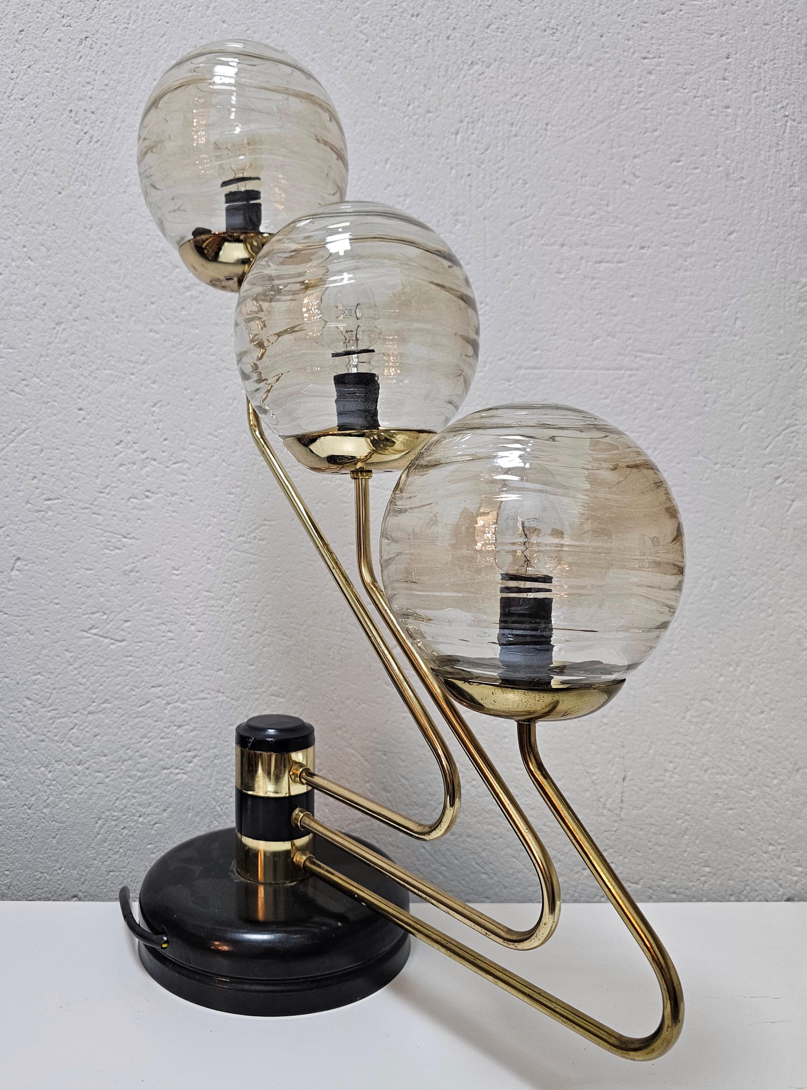 Moderne 3-Arm-Tischlampe aus der Mitte des Jahrhunderts in Schwarz und Gold, Jugoslawien 1960er Jahre im Angebot 1