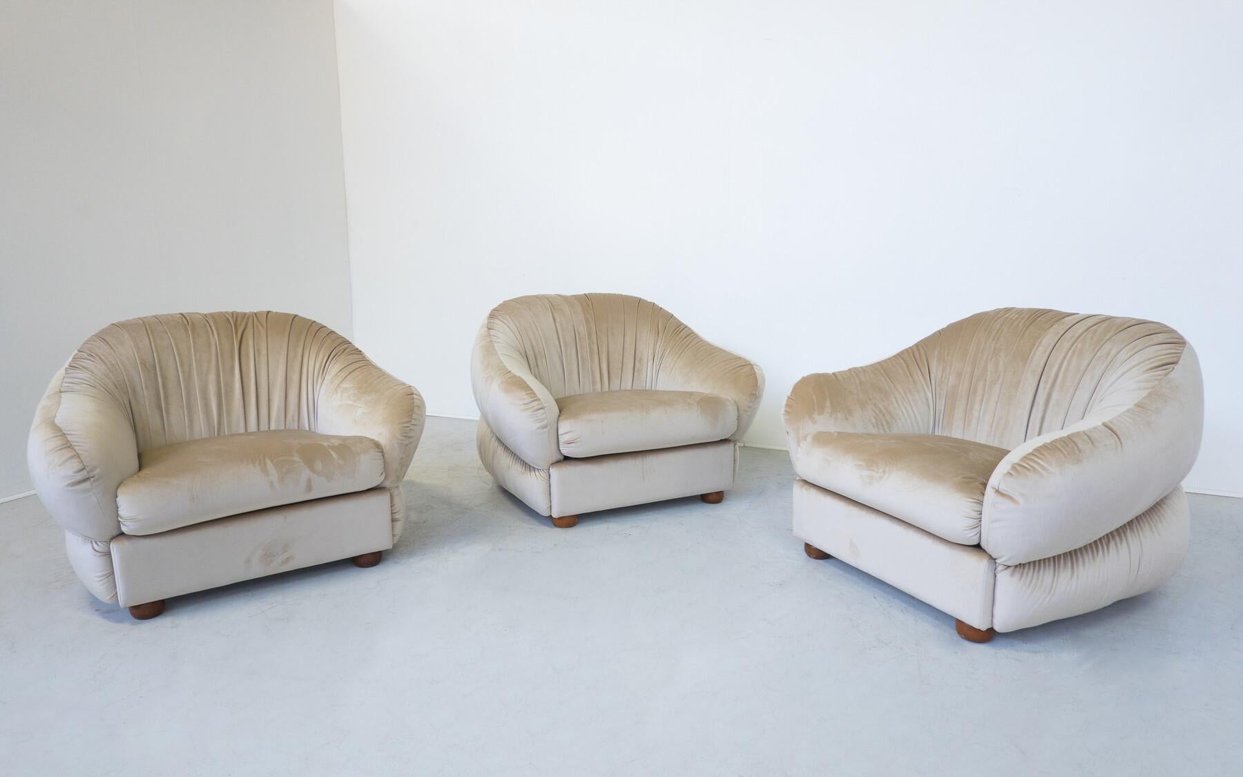Mid-Century Modern 3 Armchairs, Italy, 1960s, - New Upholstery In Good Condition For Sale In Brussels, BE