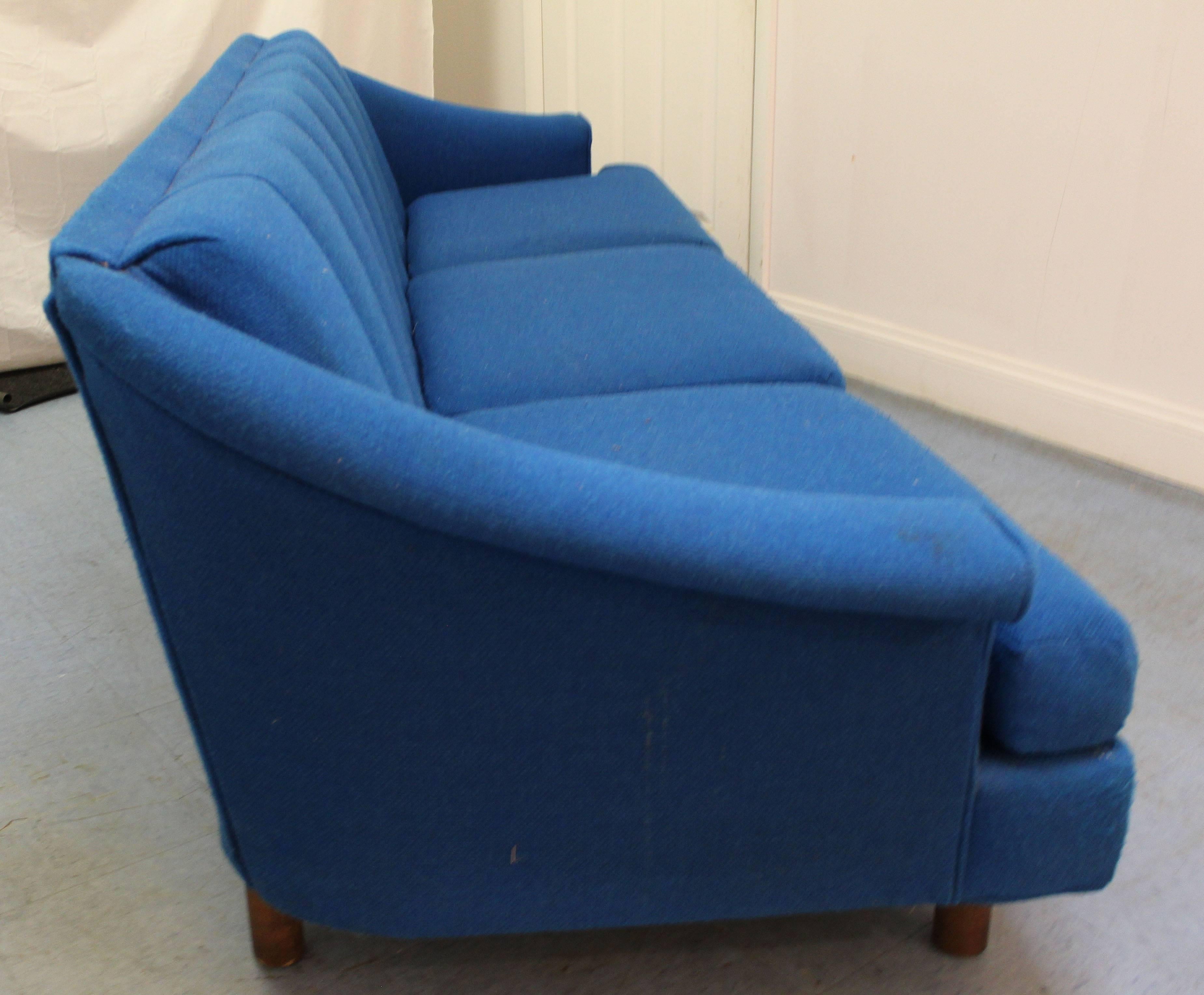 Mid-Century Modern Three-Cushion Blue Sofa In Good Condition For Sale In Wilmington, DE