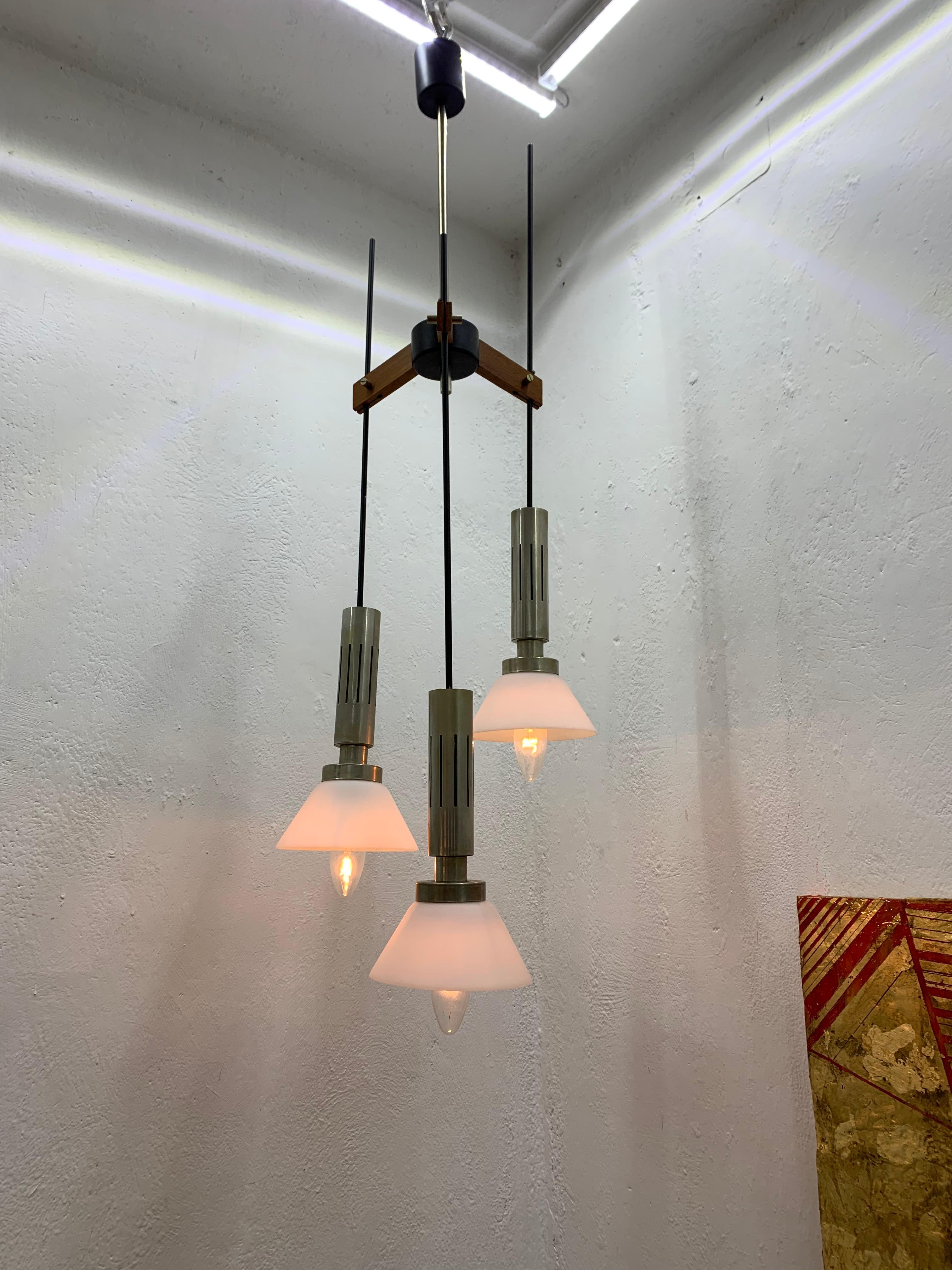 Mid-Century Modern 3-Light Chandelier Attributed to Stilnovo, Italy, circa 1970 For Sale 3