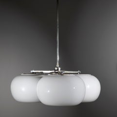 Moderner 3-Licht-Opalglas-Kronleuchter aus der Jahrhundertmitte, Italien, 1970er Jahre