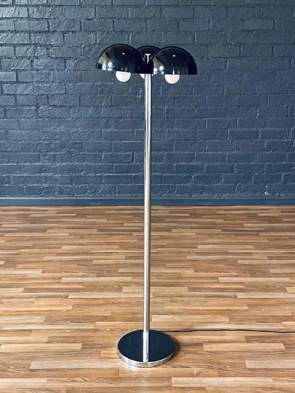 Mid-Century Modern 3-Orb Dome Chrome Stehleuchte (amerikanisch) im Angebot