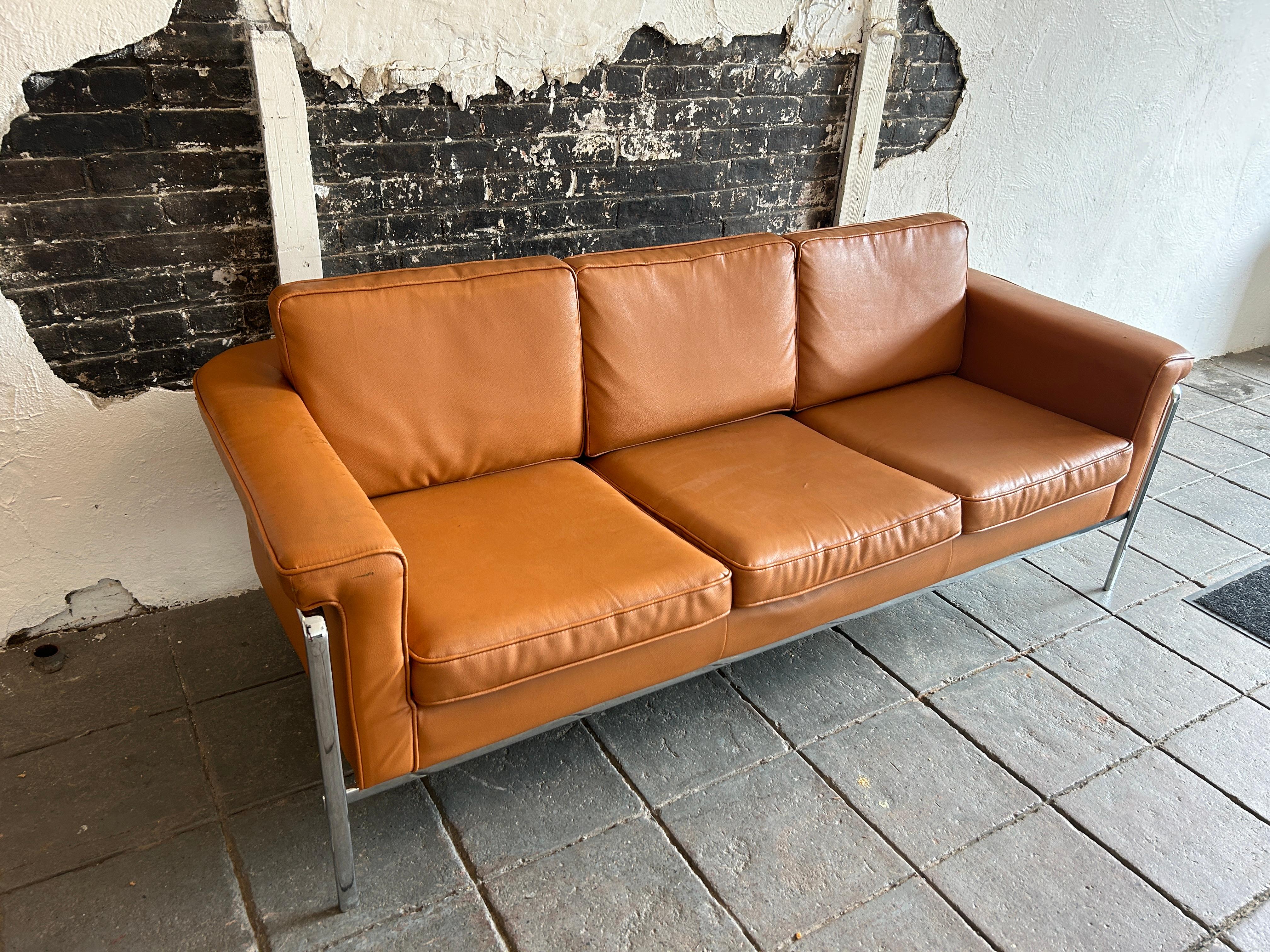 Mid Century Modern 3 seat Tan Leather Chrome frame sofa Style of Horst Brüning. Great Tan leather sofa with Chrome frame with back split leg design. Good vintage condition. Located in Brooklyn NYC.

Dimensions 76