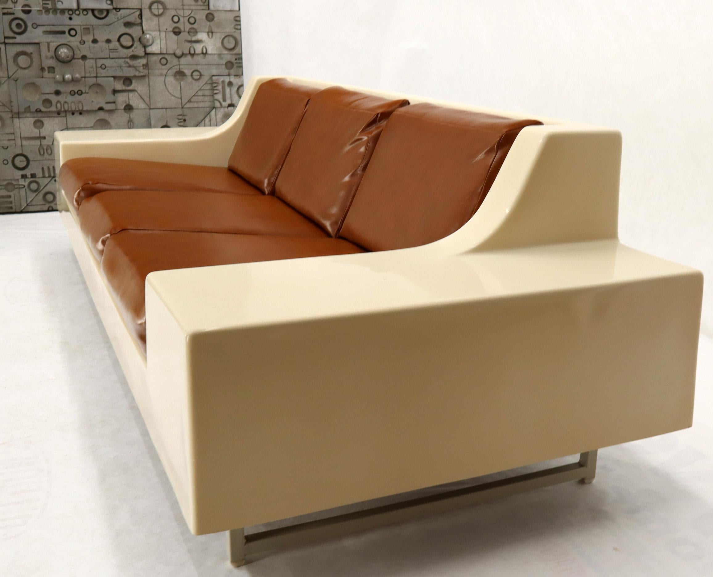 Mid-Century Modern 3-Seat Fiberglass Sofa with End Tables In Good Condition In Rockaway, NJ