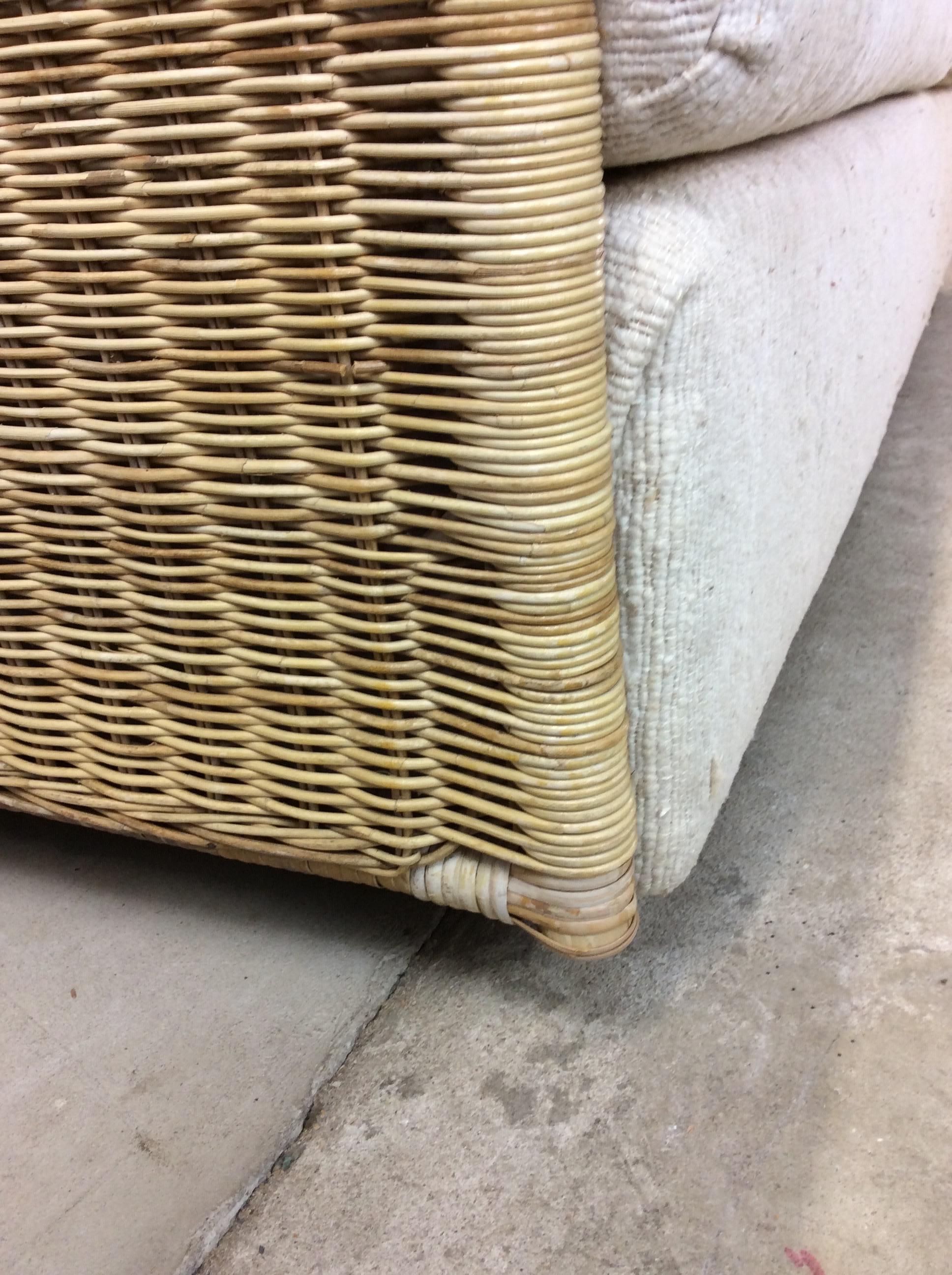 Mid Century Modern 3 Seater Sofa with Wicker Arms en vente 9