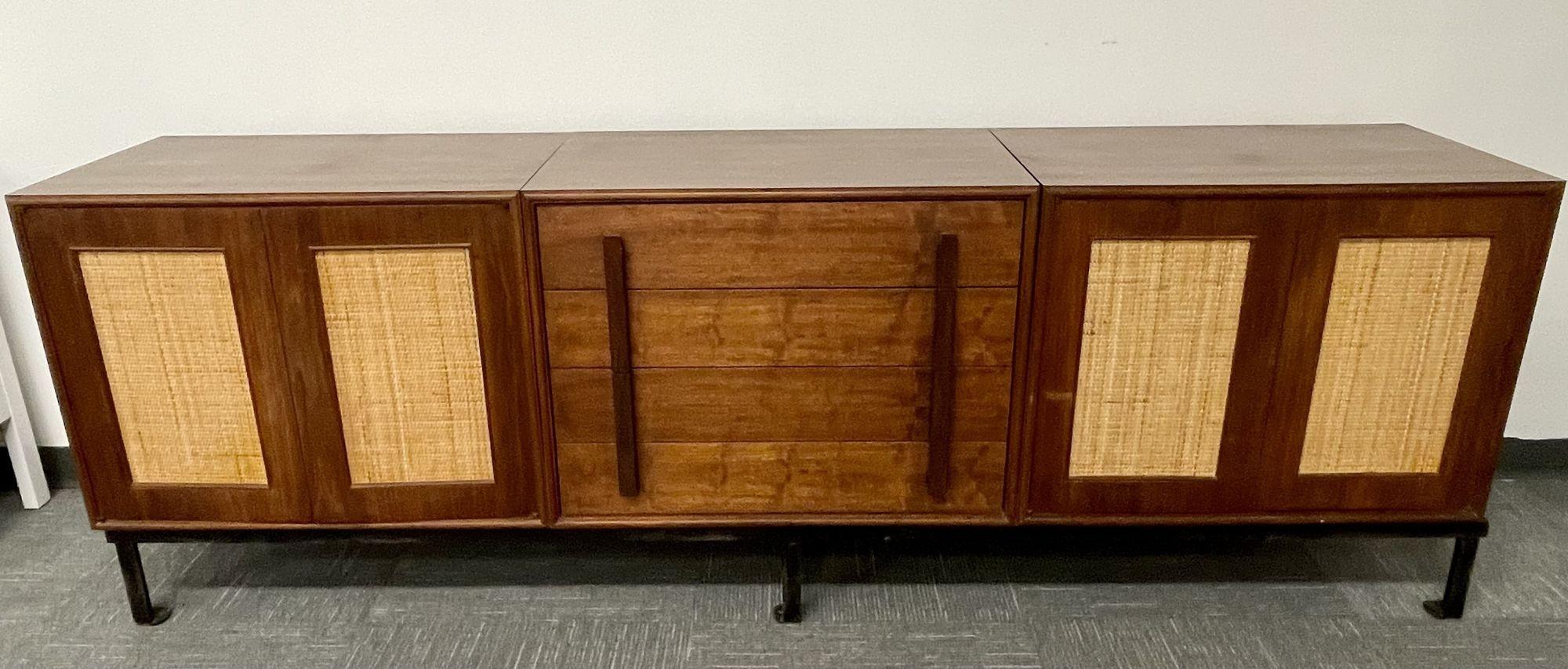 Mid-Century moderno Server, credenza o cassettone a 3 sezioni in stile Mid-Century Modern in vendita