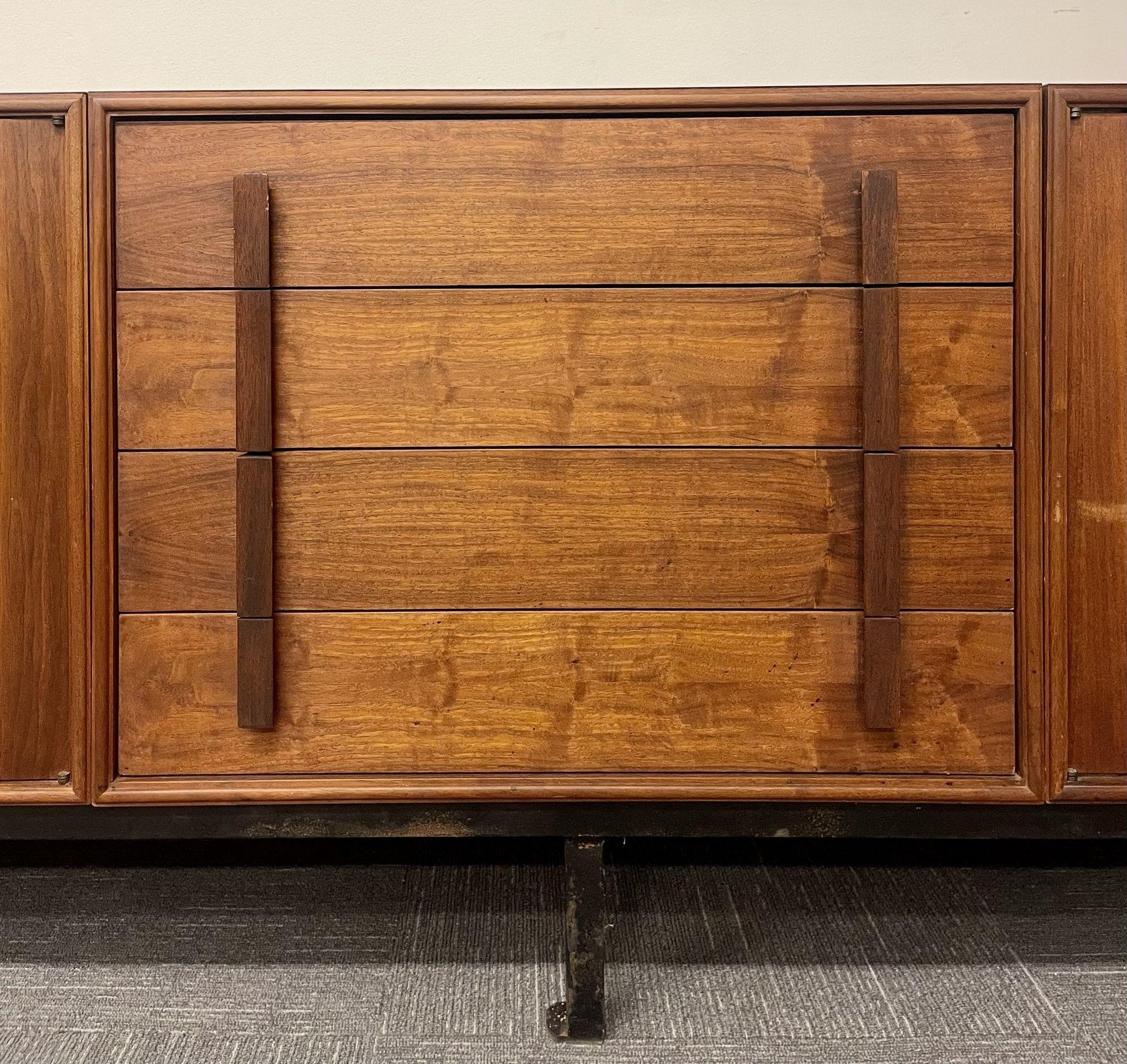 Mid-20th Century Mid-Century Modern 3 Section Server, Sideboard or Dresser For Sale